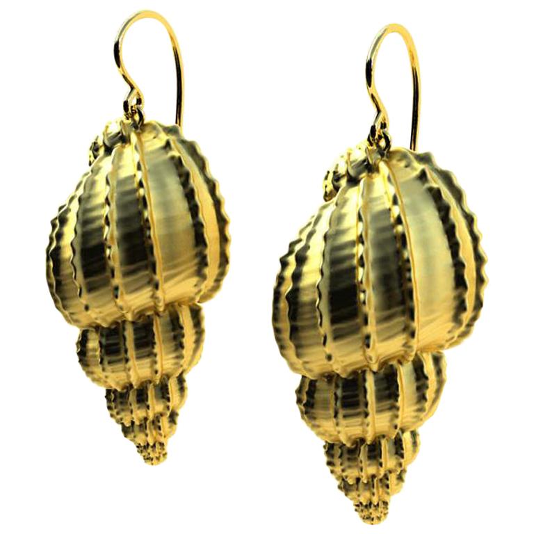 10 Karat Yellow Gold Bulbous Shell Earrings For Sale