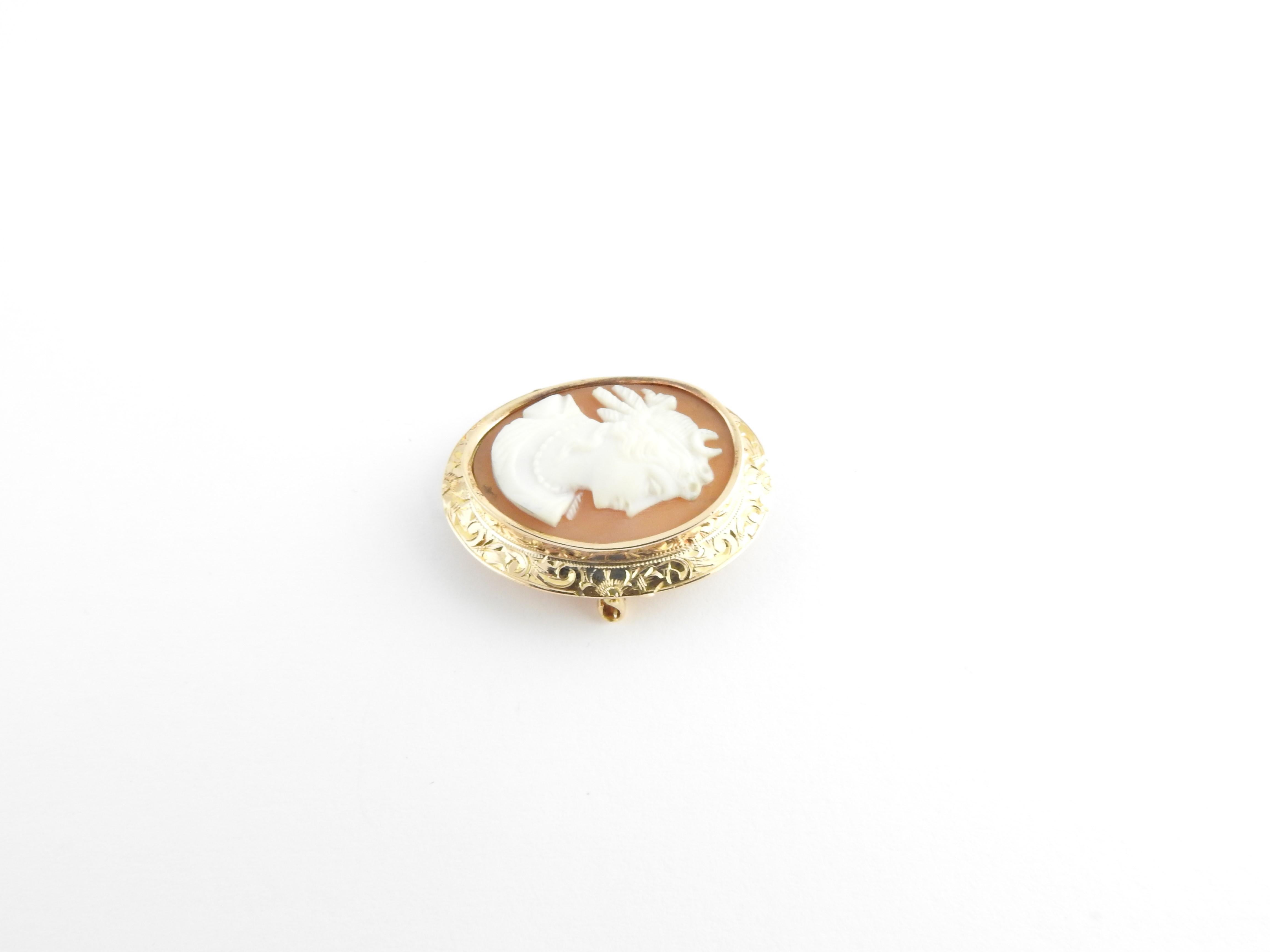 10 Karat Yellow Gold Cameo Brooch In Good Condition For Sale In Washington Depot, CT