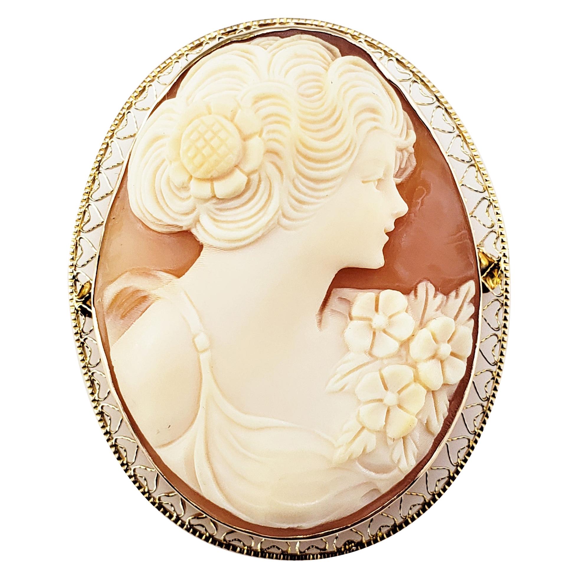 10 Karat Yellow Gold Cameo Brooch/Pin-

This elegant cameo features a lovely lady in profile framed in beautifully detailed 10K yellow gold.

Size:  39 mm x  32 mm

Weight:  4.9 dwt. /  7.7 gr.

Stamped: 10K

Very good condition, professionally