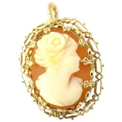 Vintage 10 Karat Yellow Gold Cameo Pendant