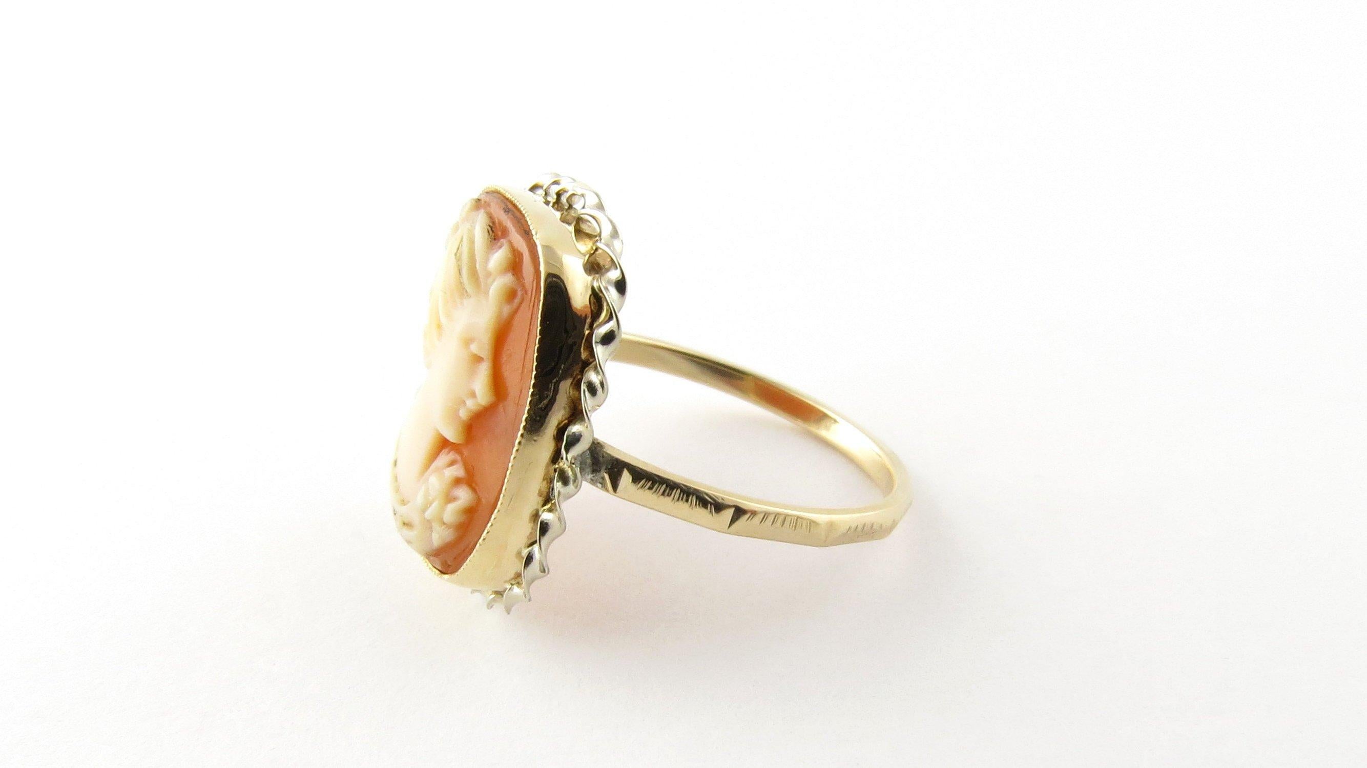 Vintage 10 Karat Yellow Gold Cameo Ring Size 5.25. This lovely cameo ring features a lovely lady in profile set in beautifully detailed 10K yellow gold. Cameo measures 16 mm x 13 mm. Shank measures 1 mm.
Ring Size: 5.25 Weight: 1.4 dwt. / 2.3 gr.