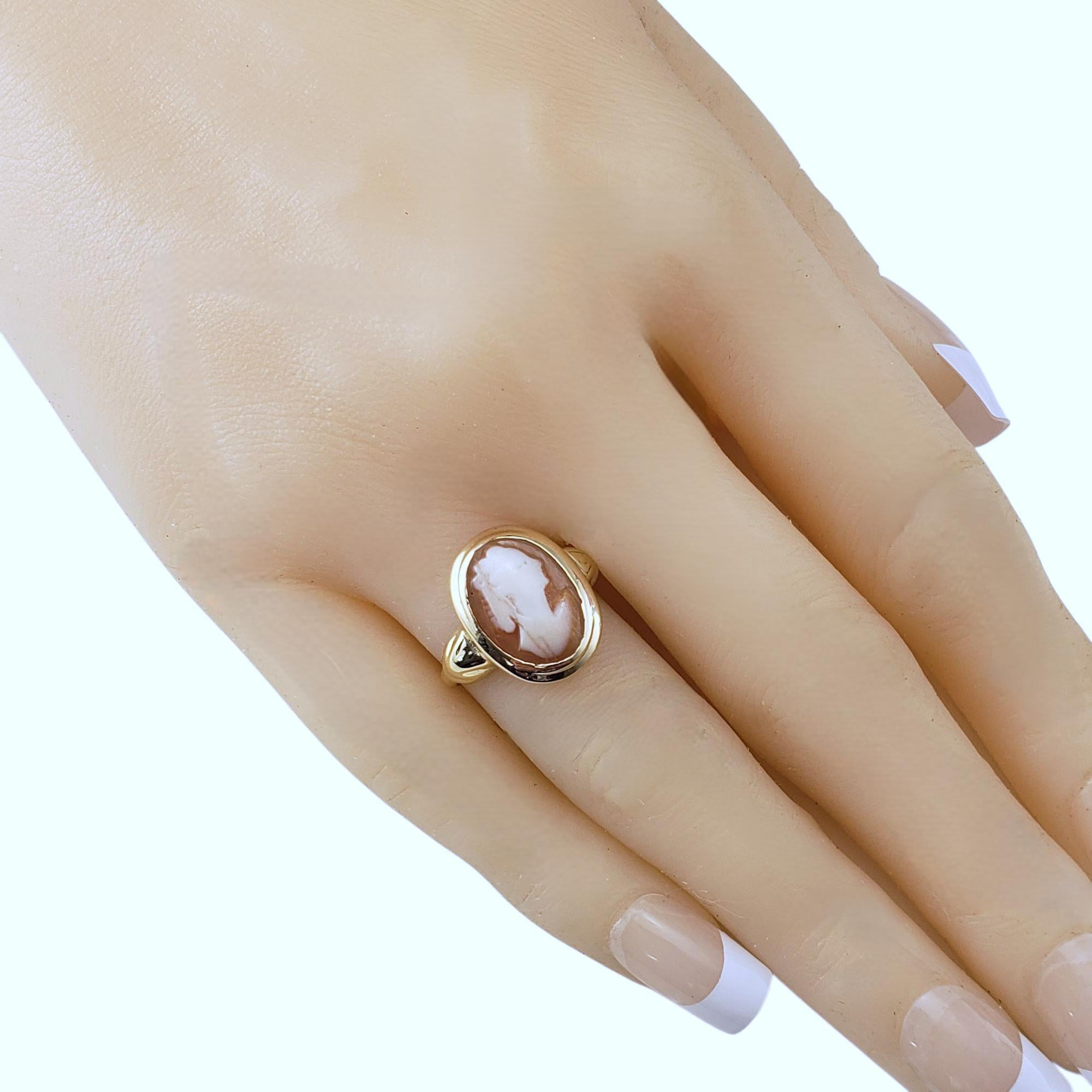 10 Karat Yellow Gold Cameo Ring Size 5.5 #21899 en vente 3