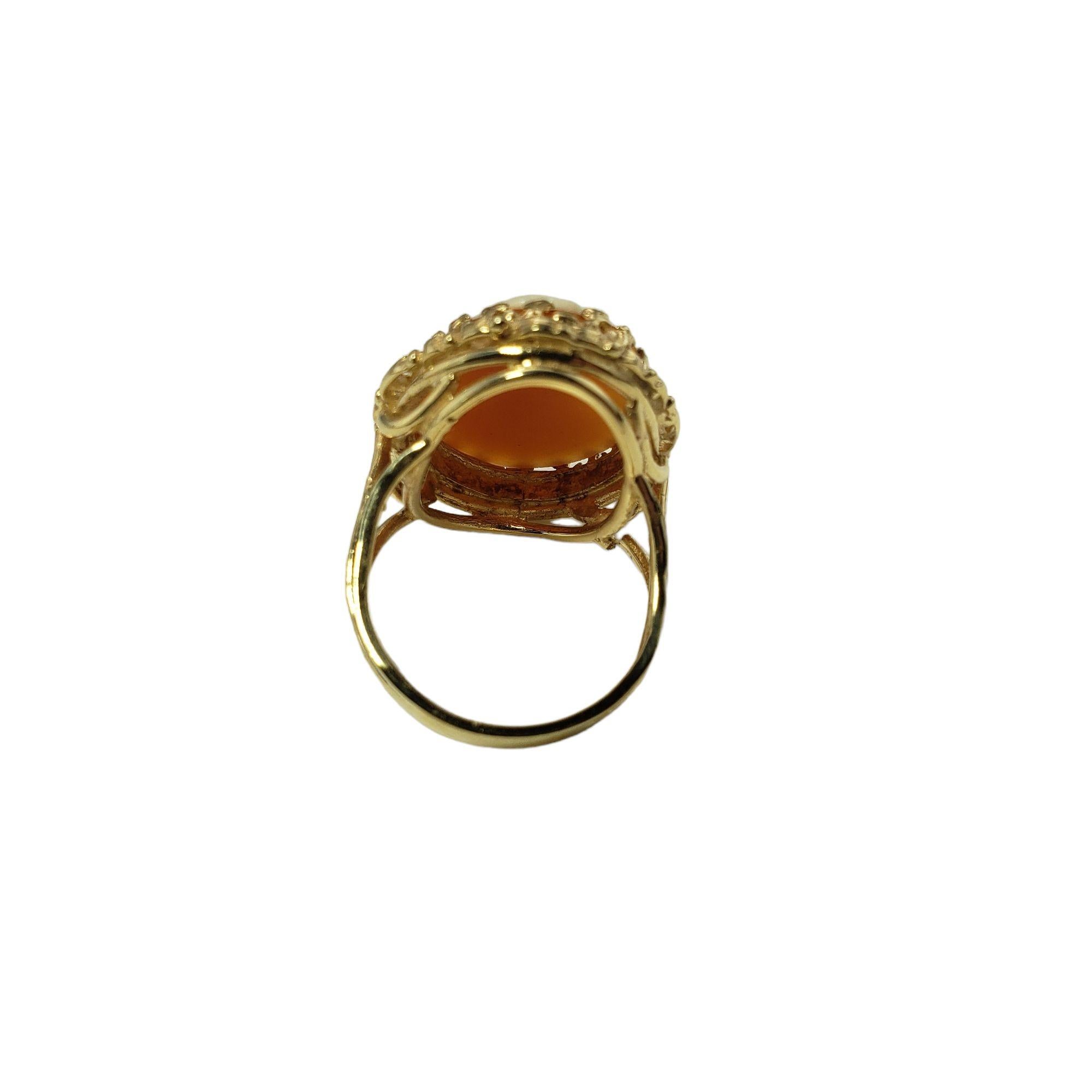 Vintage 10 Karat Yellow Gold Cameo Ring Size 7.25-

This lovely cameo ring features a lovely lady in profile set in beautifully detailed 10K yellow gold. Top of ring measures 25 mm x 20 mm. Shank measures 3 mm.

Ring Size: 7.25

Weight: 4.5 dwt. /