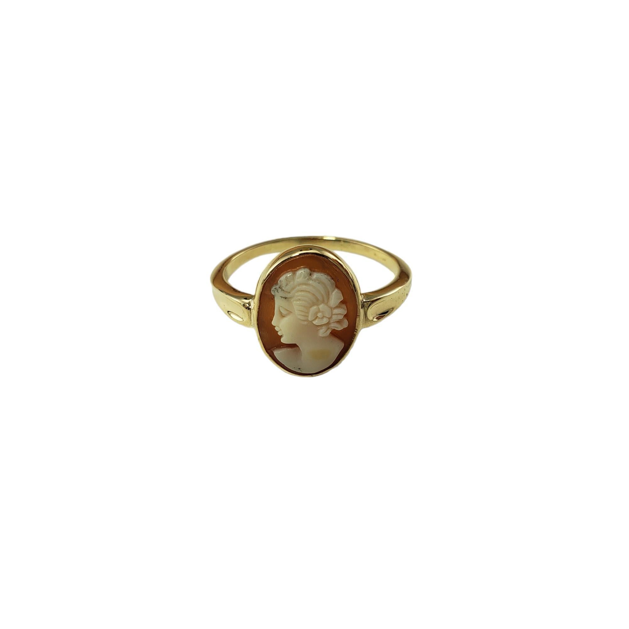 Vintage 10 Karat Yellow Gold Cameo Ring Size 8.5-

This elegant cameo ring features a lovely lady in profile set in classic 10K yellow gold.  Width:  14.8 mm.  Shank: 1.6 mm.

Ring Size: 8.5

Tested 10K gold.

Weight: 2.9 gr./ 1.8 dwt.

Very good