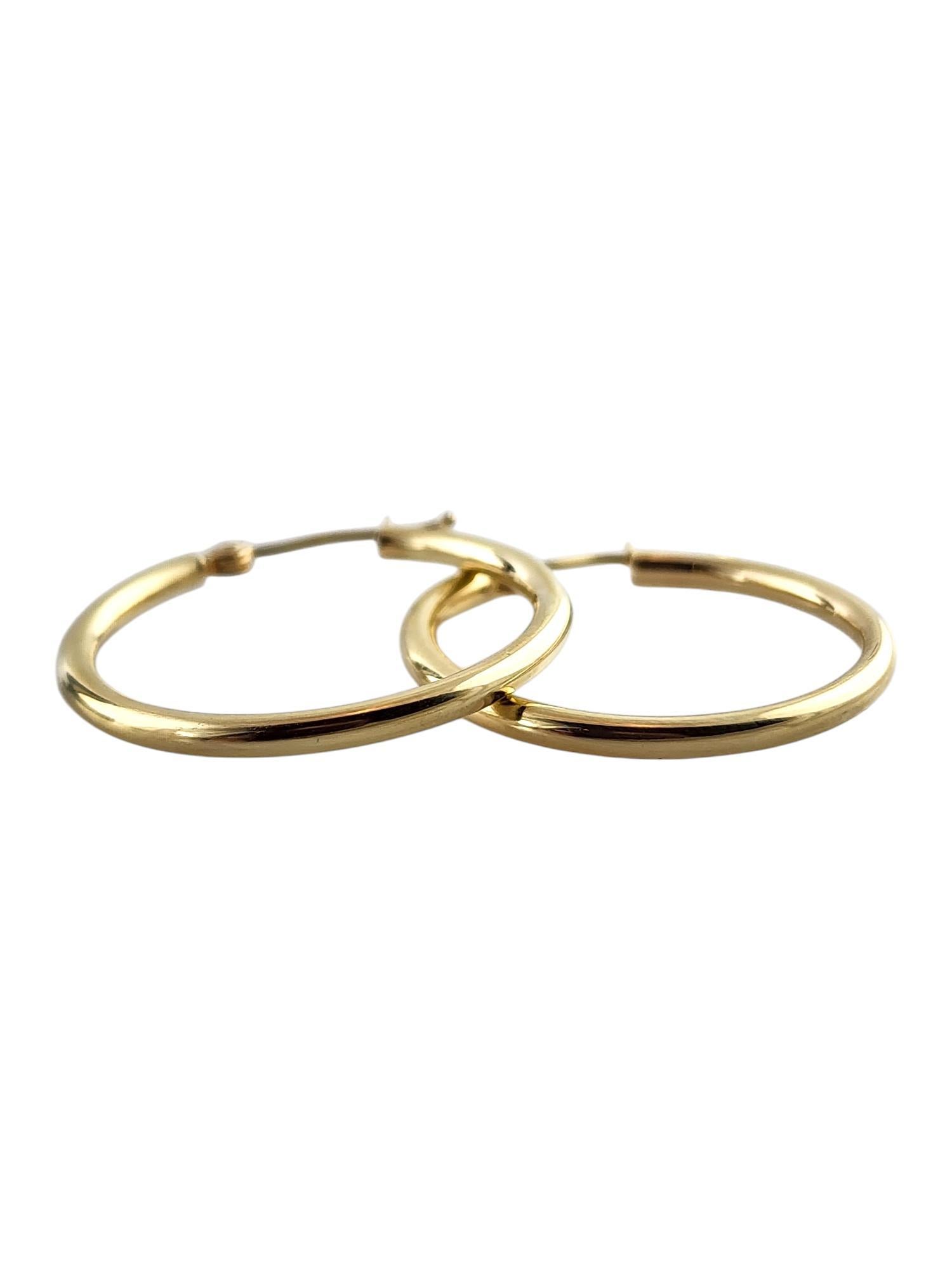Boucles d'oreilles circulaires en or jaune 10 carats

Ces magnifiques boucles d'oreilles circulaires ont été fabriquées en or jaune 10 carats !

Taille : 25.3mm X 24.83mm X 1.94mm

Poids : 0,98 g/ 0,63 dwt

Poinçon : RCI 10K Indonésie

Très bon