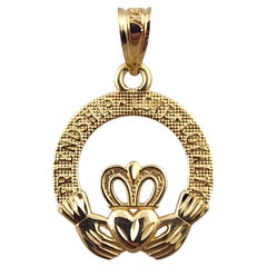 Vintage 10 Karat Yellow Gold Claddagh Pendant #19434