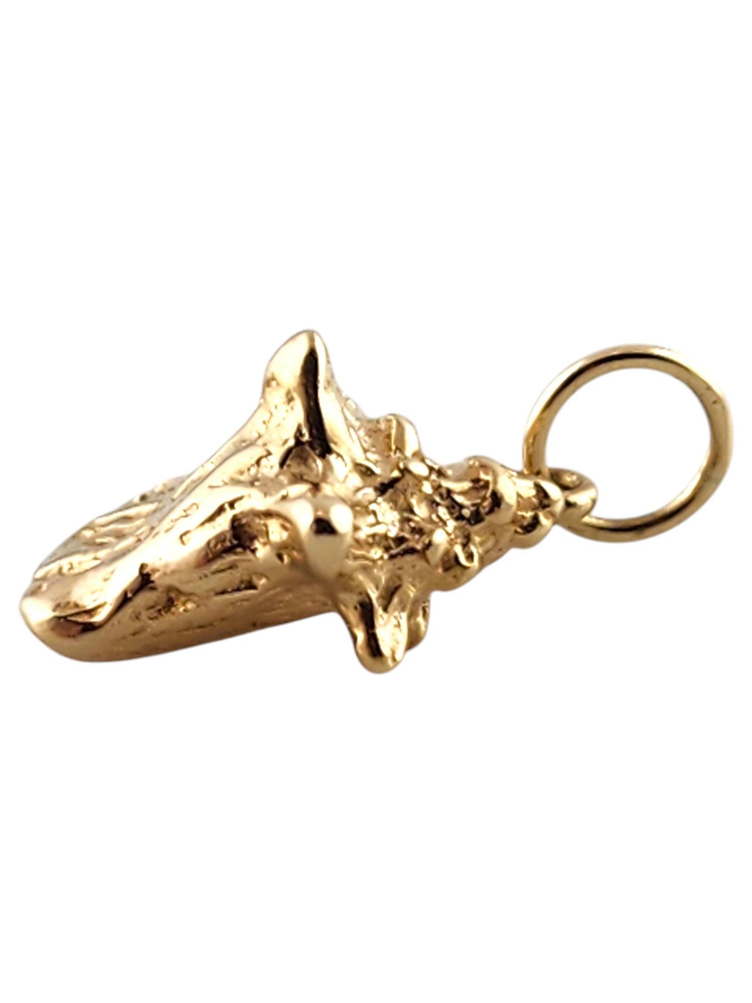 10 Karat Yellow Gold Conch Shell Charm # 19406 In Good Condition In Washington Depot, CT