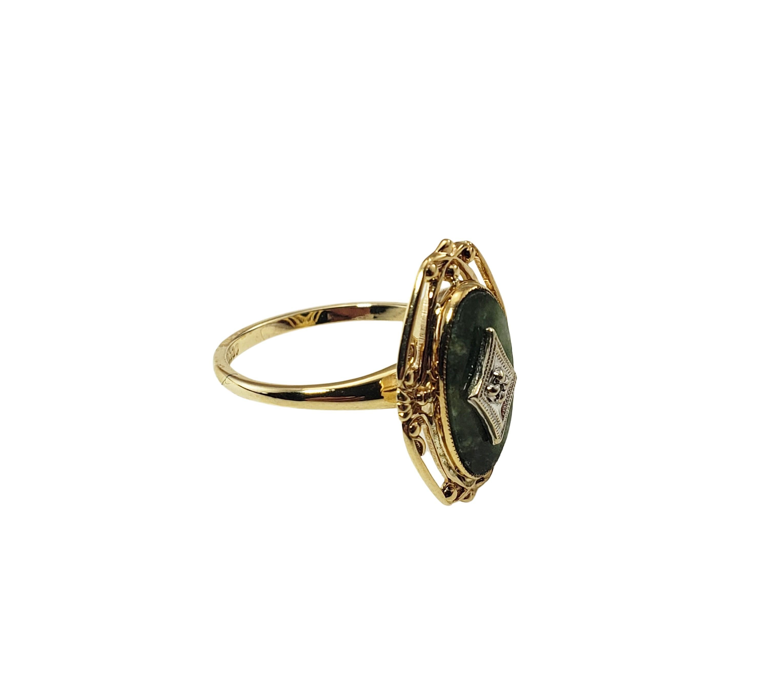 Ring aus 10 Karat Gelbgold mit Connemara-Marmor und Diamant (Carréeschliff)