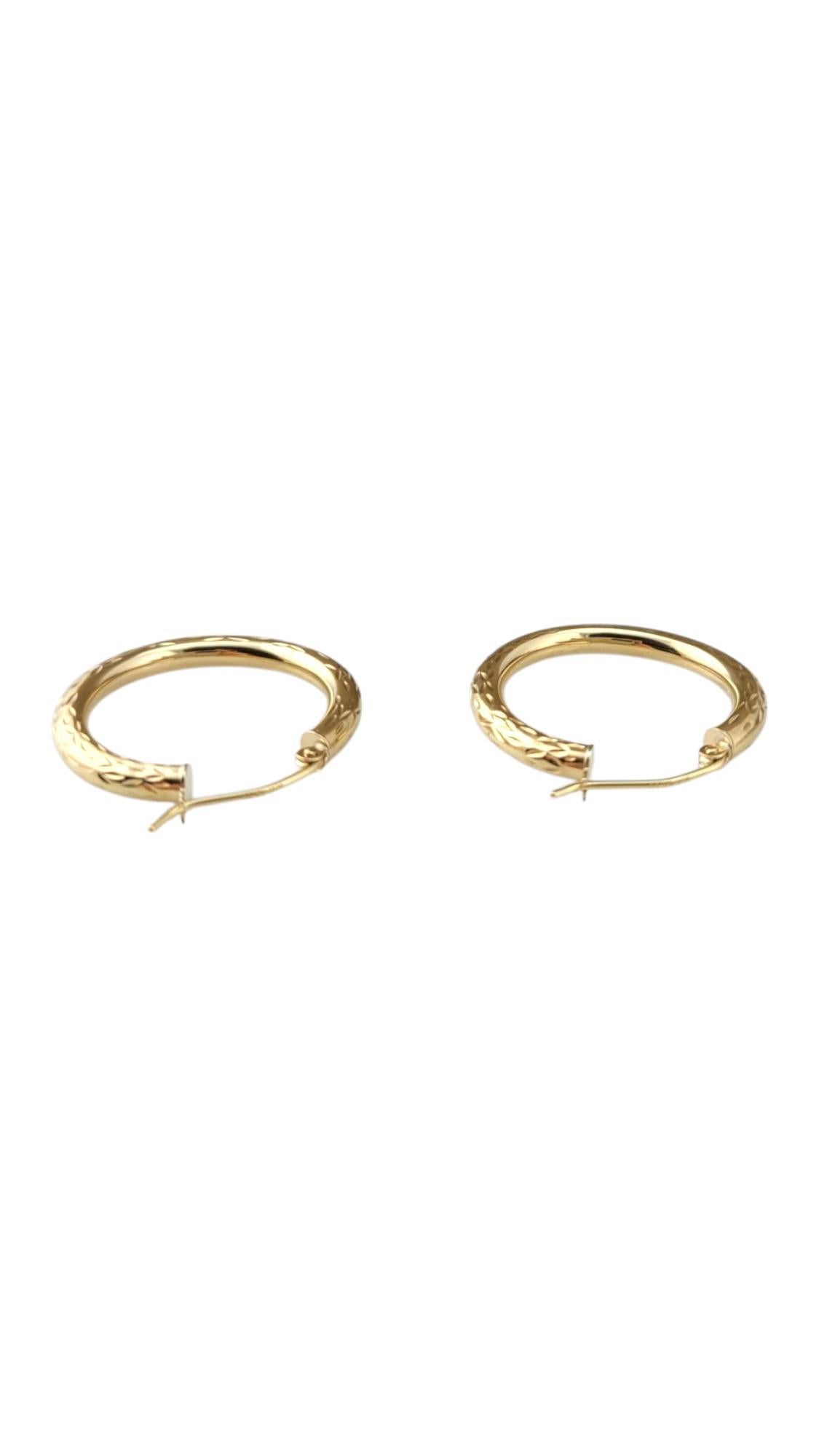10 Karat Yellow Gold Diamond Cut Hoop Earrings #21881 en vente 2