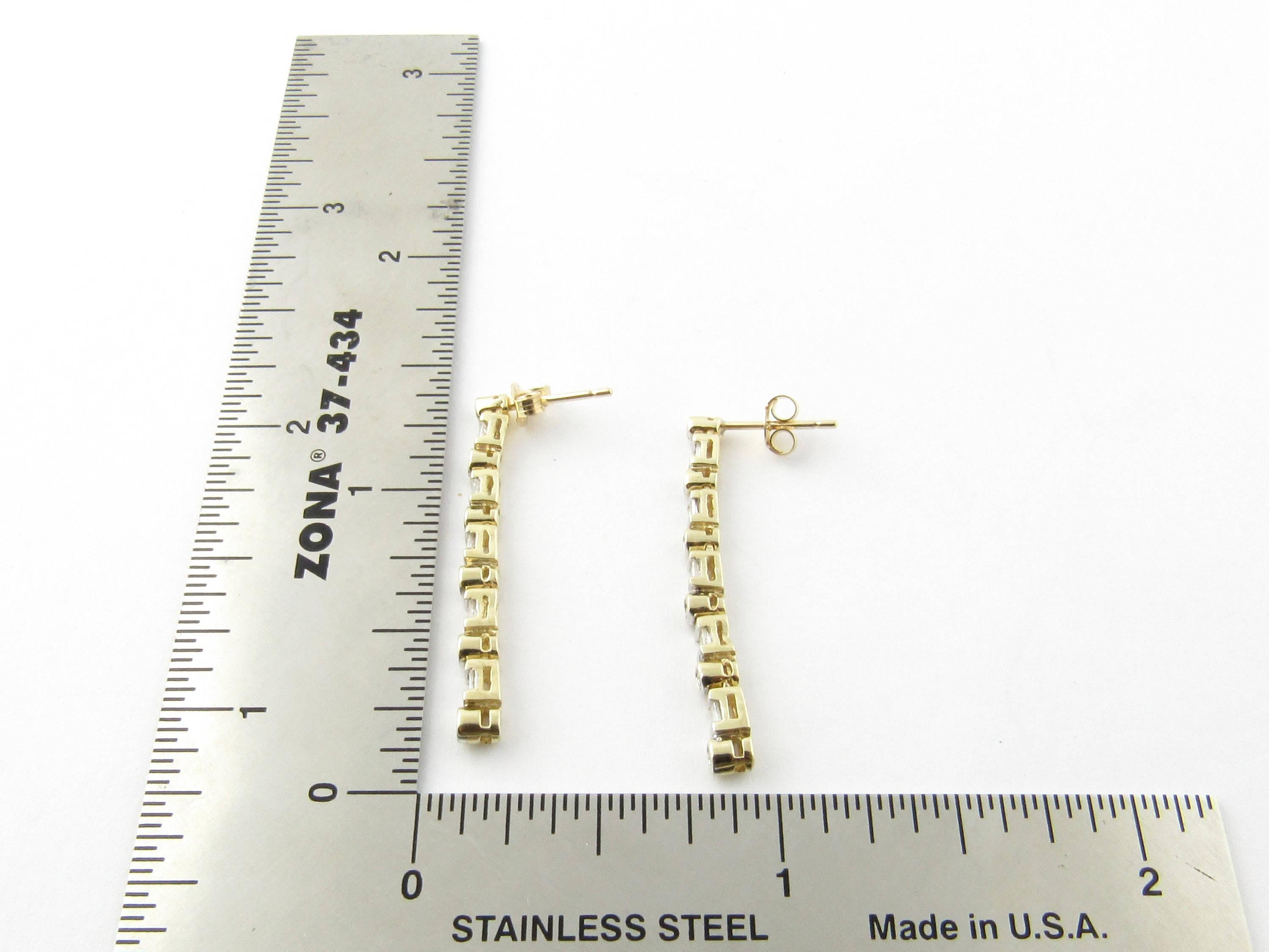 10 Karat Yellow Gold Diamond Earrings In Excellent Condition For Sale In Washington Depot, CT