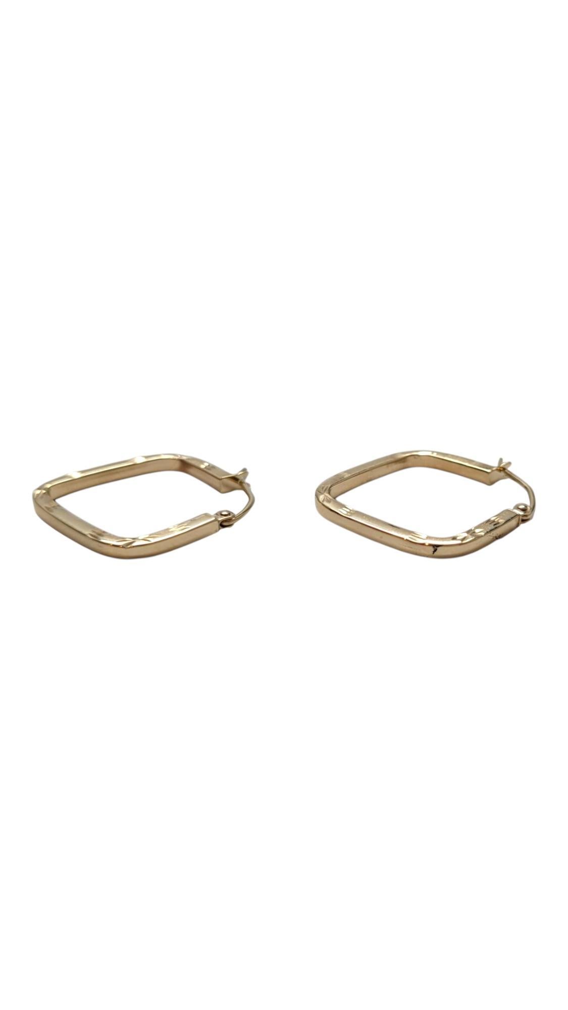 10 Karat Yellow Gold Diamond Shaped Hoops #21929 en vente 1