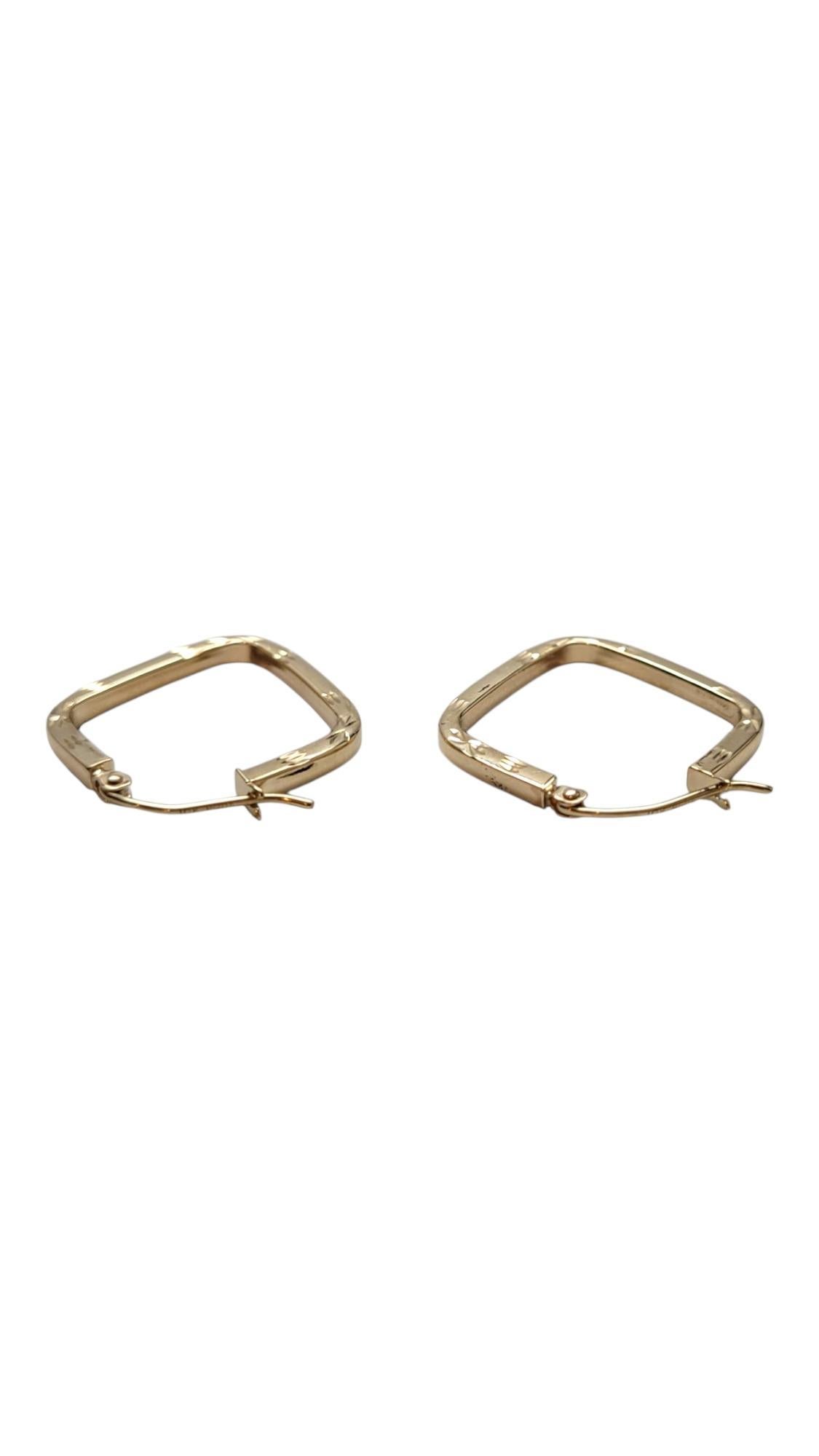 10 Karat Yellow Gold Diamond Shaped Hoops #21929 en vente 2