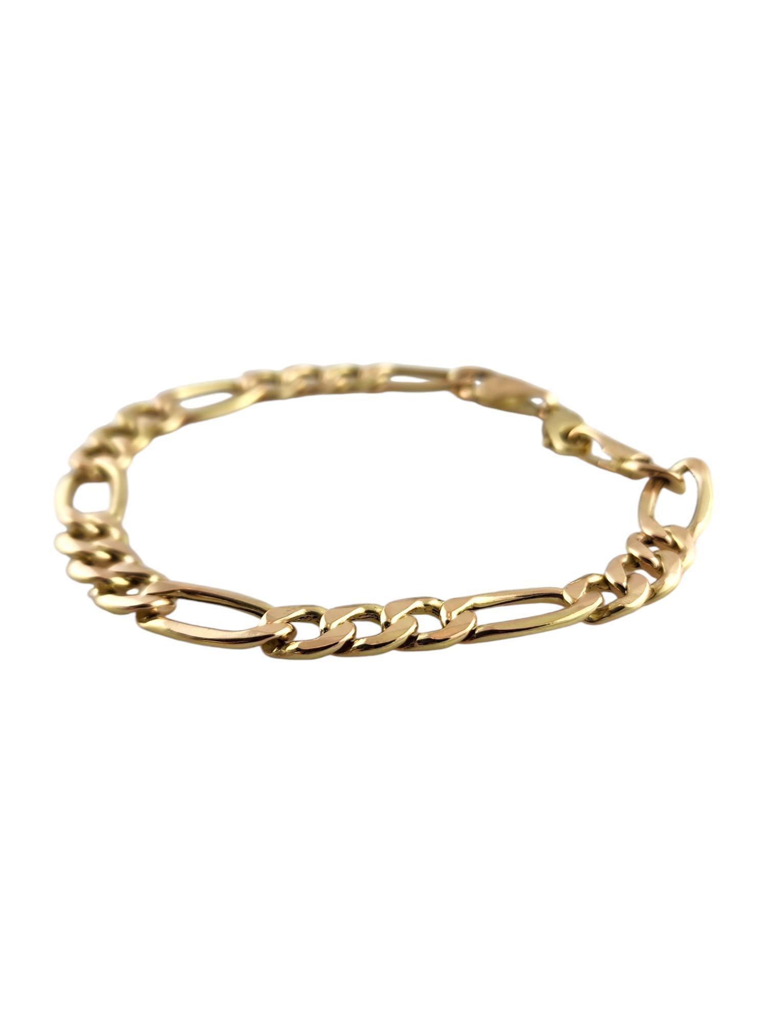 10 Karat Yellow Gold Figaro Chain Link Bracelet

This gorgeous figaro chain link bracelet was crafted from 10K yellow gold for a beautiful finish that will look great on anyone!

Chain length: 8 1/4