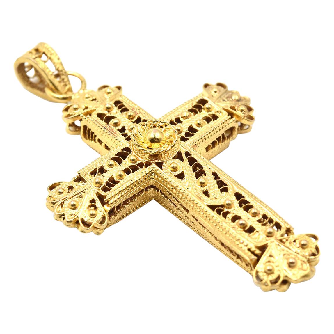 10 Karat Yellow Gold Filigree Cross Pendant