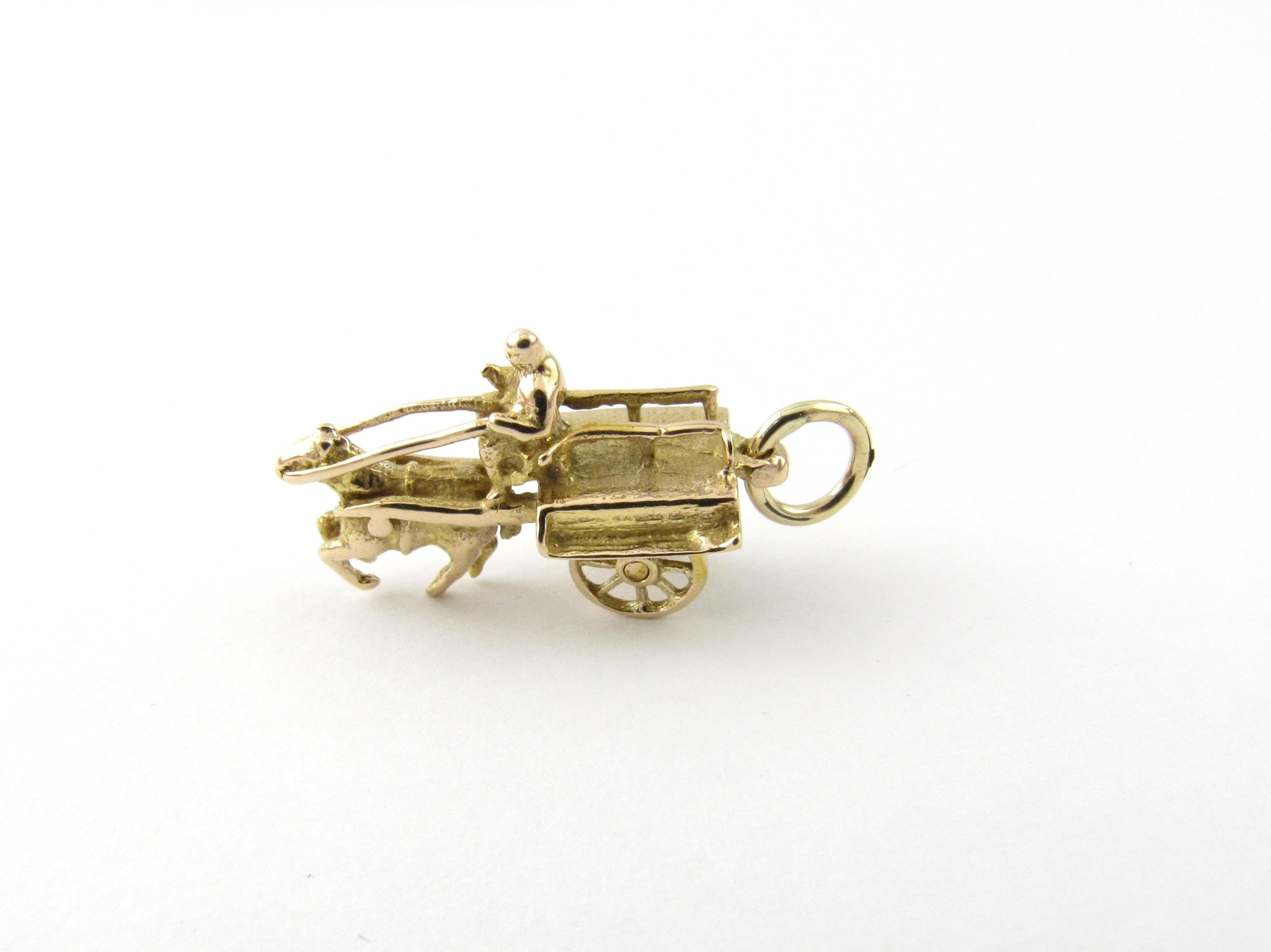 10 Karat Yellow Gold Horse and Cart Charm In Good Condition In Washington Depot, CT