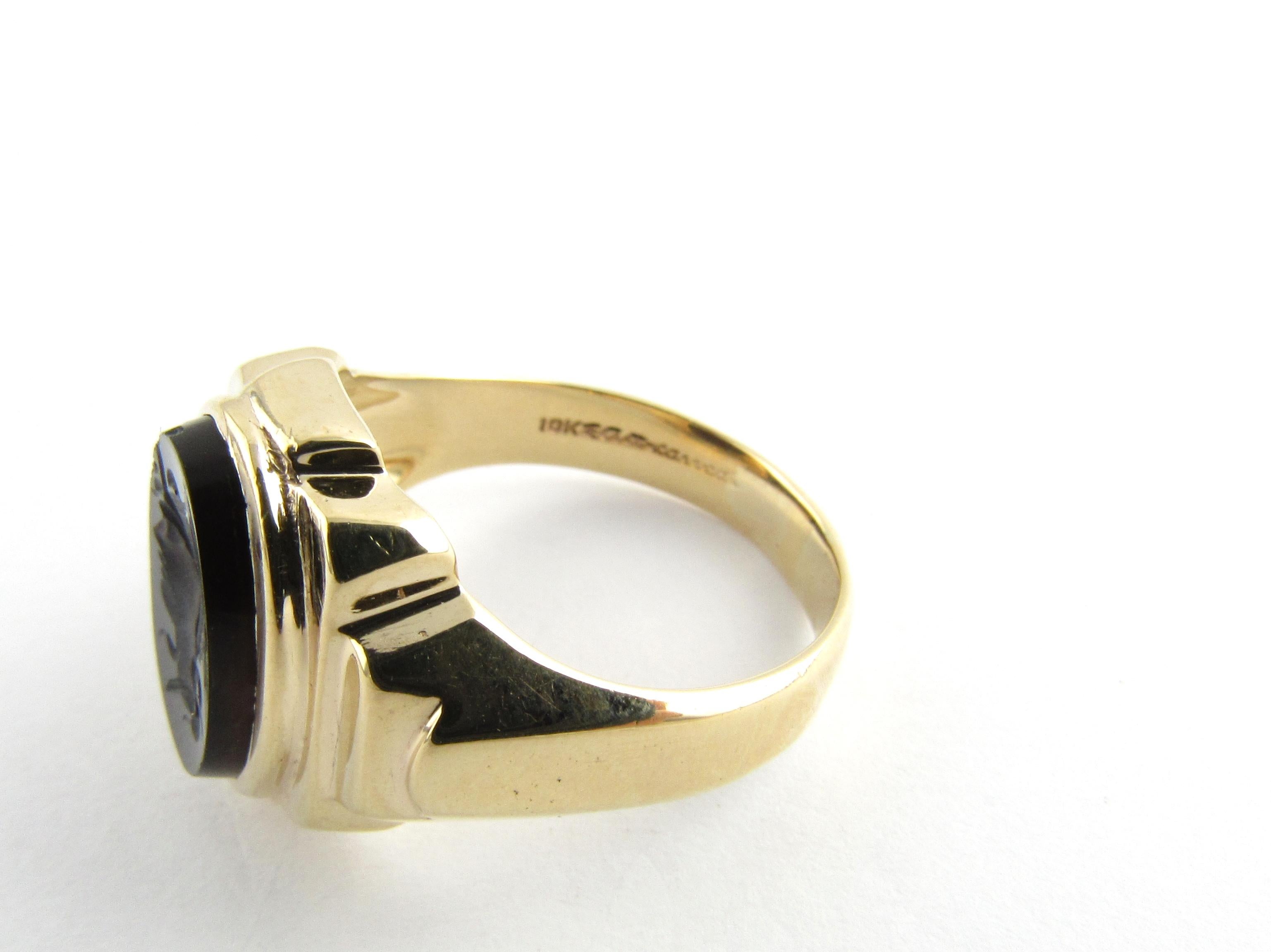 Oval Cut 10 Karat Yellow Gold Intaglio Onyx Ring