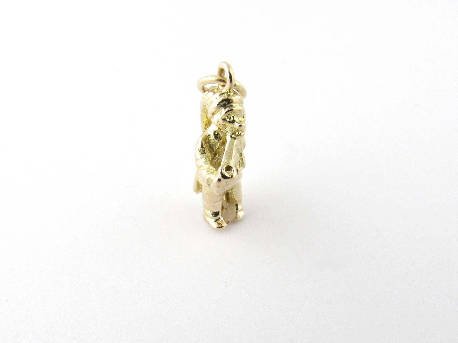 Vintage 10 Karat Yellow Gold Leprechaun Charm

Bring home the luck of the Irish! 

This 3D charms features a whimsical leprechaun smoking a pipe in meticulously detailed 10K gold. 

Size: 20 mm x 12 mm (actual charm) 

Weight: 2.5 dwt. / 4.0 gr.