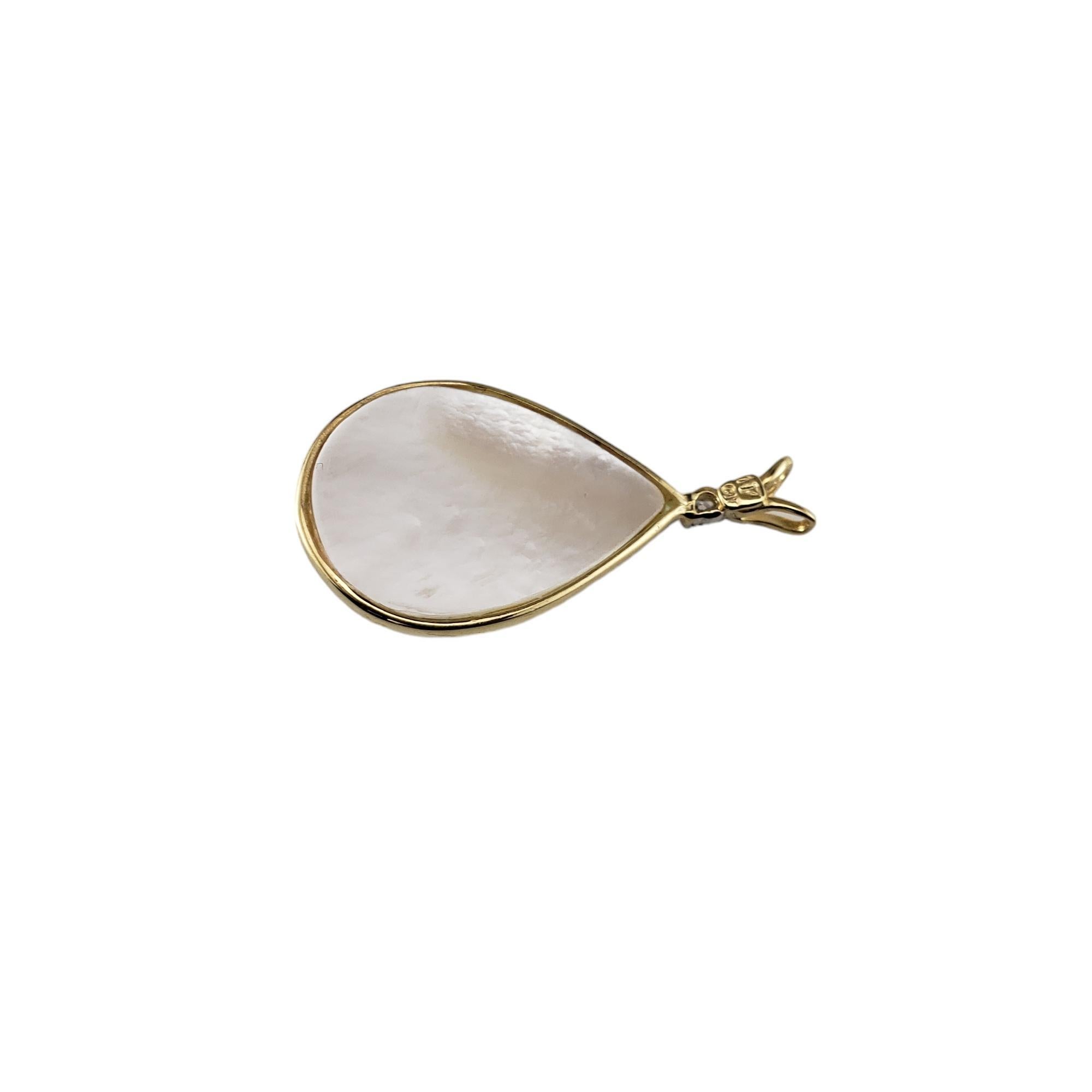 10 Karat Yellow Gold Mabe Pearl and Diamond Pendant #16397 In Good Condition In Washington Depot, CT