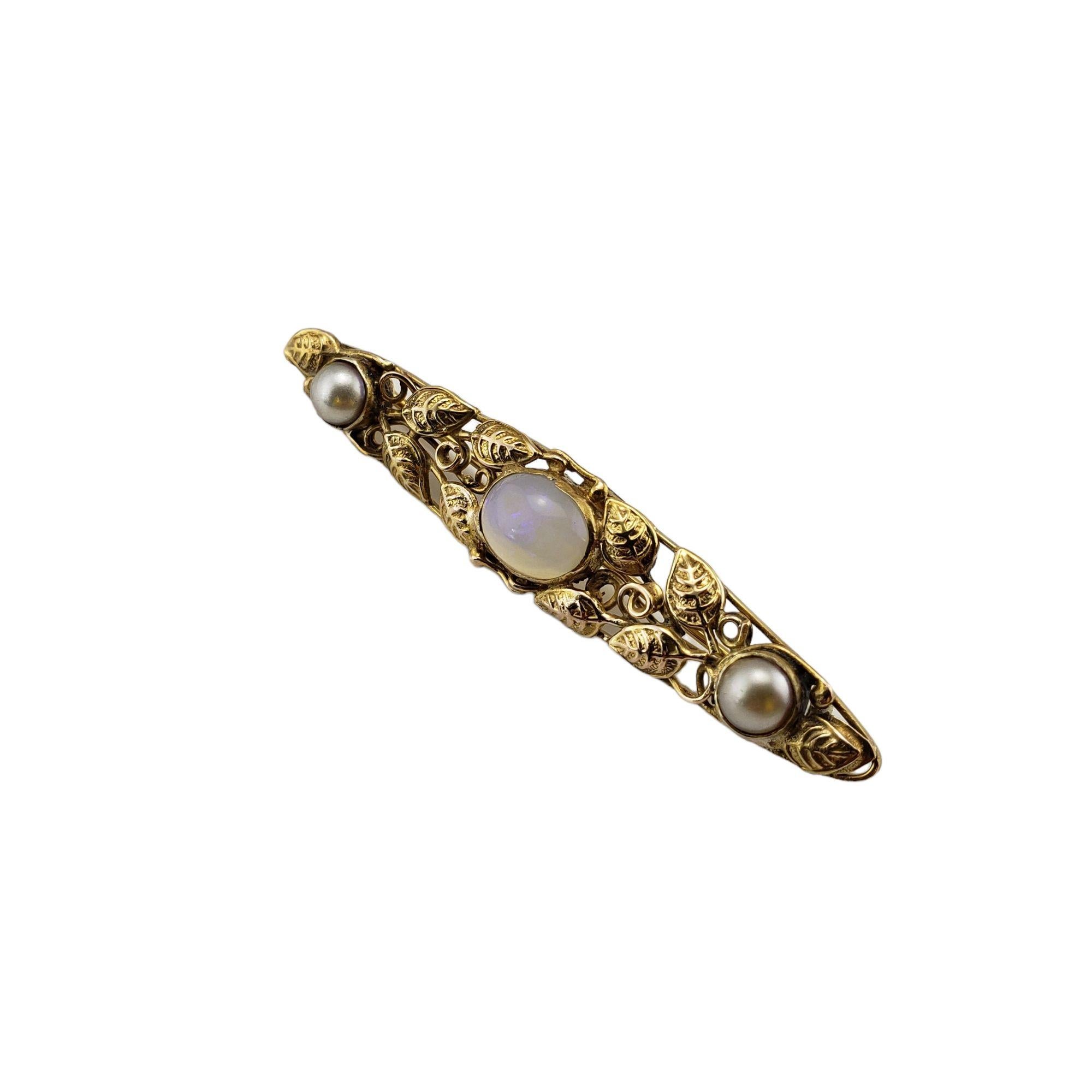 Oval Cut 10 Karat Yellow Gold Moonstone and Pearl Brooch/Pin For Sale