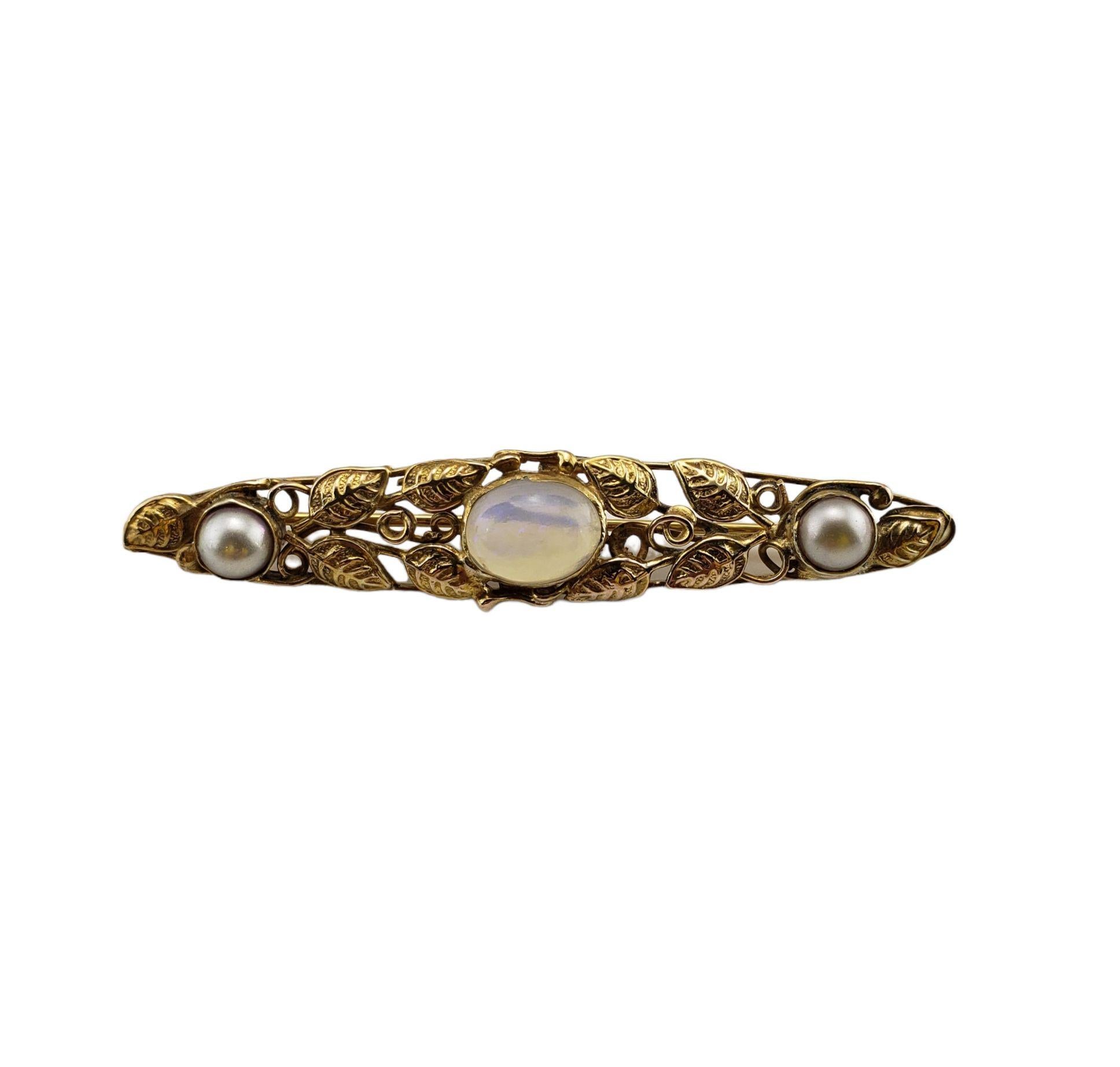 10 Karat Yellow Gold Moonstone and Pearl Brooch/Pin In Good Condition For Sale In Washington Depot, CT