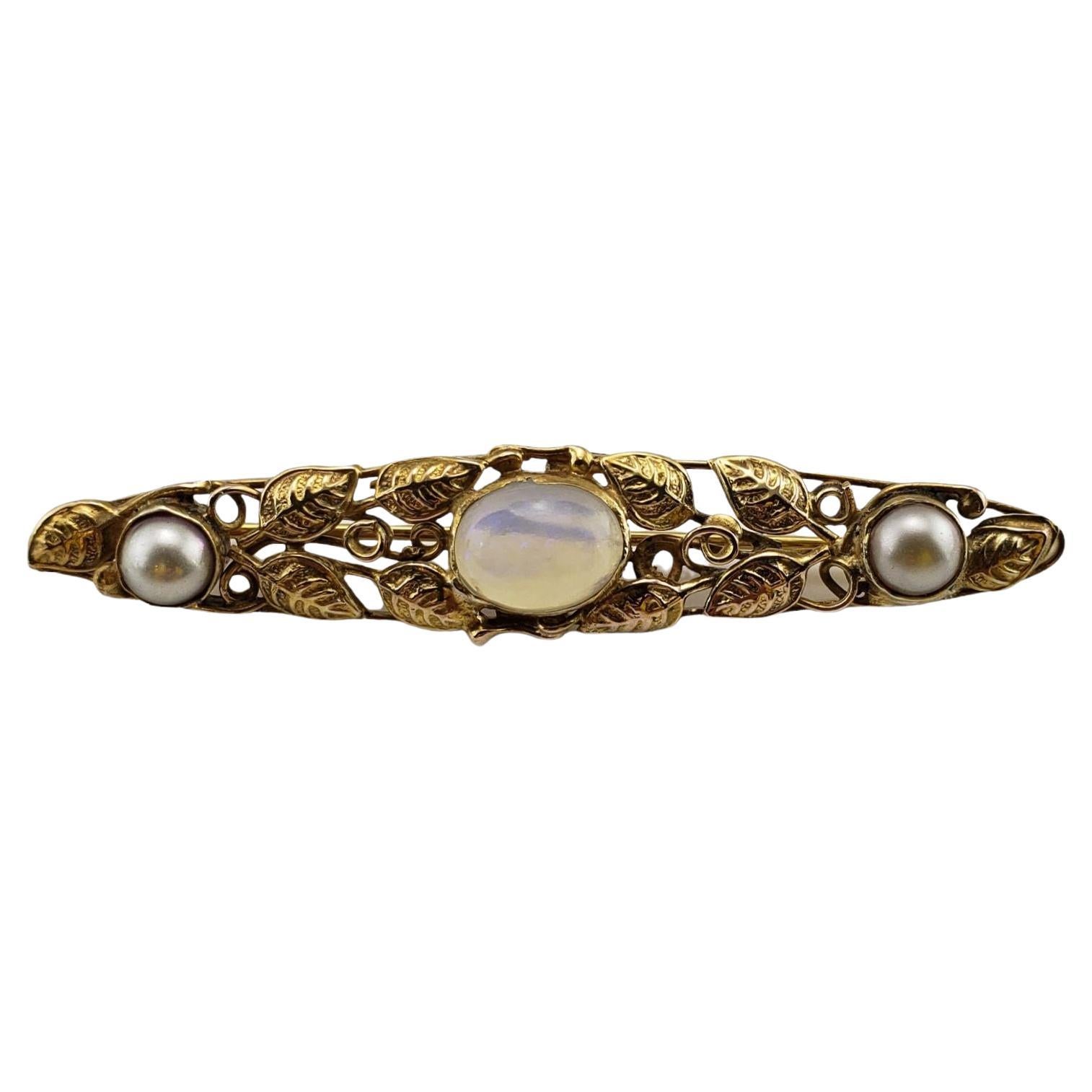 10 Karat Yellow Gold Moonstone and Pearl Brooch/Pin For Sale