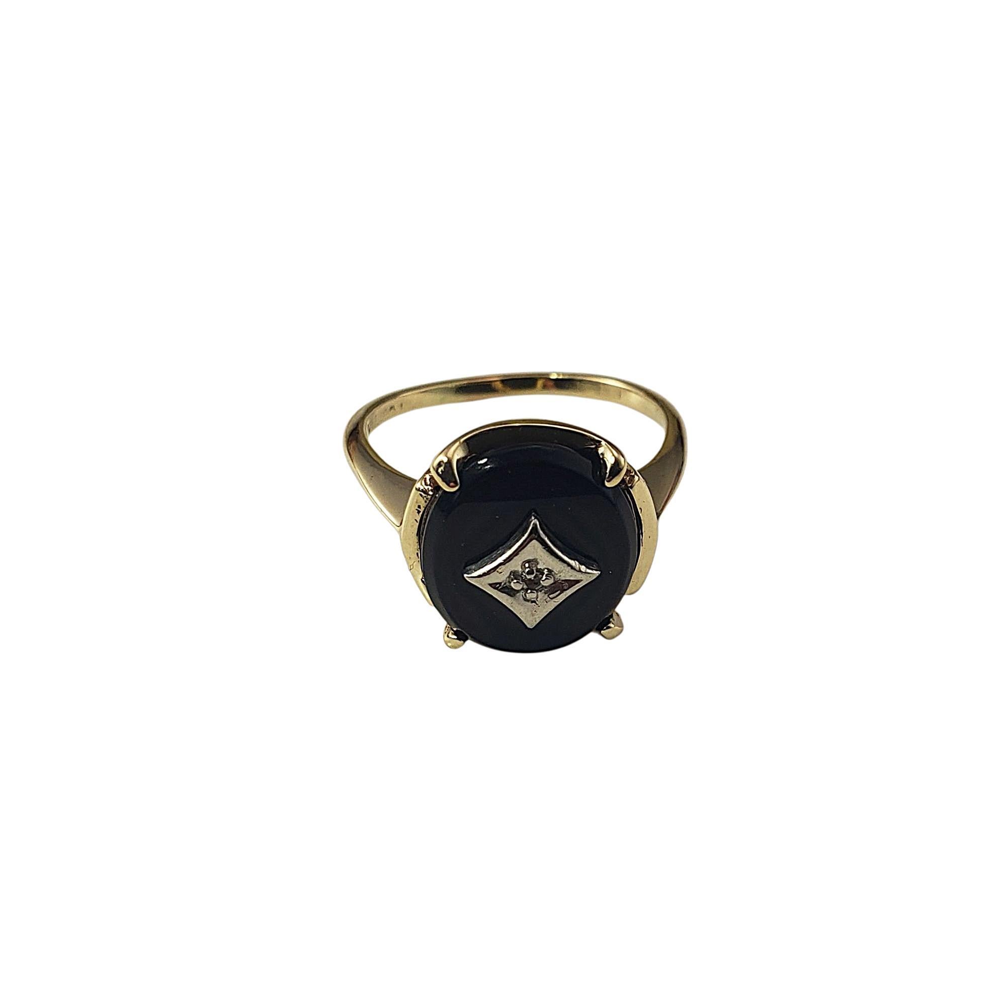 10 Karat Yellow Gold Onyx and Diamond Ring Size 5.25

This elegant 10K yellow gold ring features a striking oval onyx stone accented with one round single cut diamond, adding a touch of sparkle and luxury. 

Top of ring measures
12.5 mm x 12 mm x
