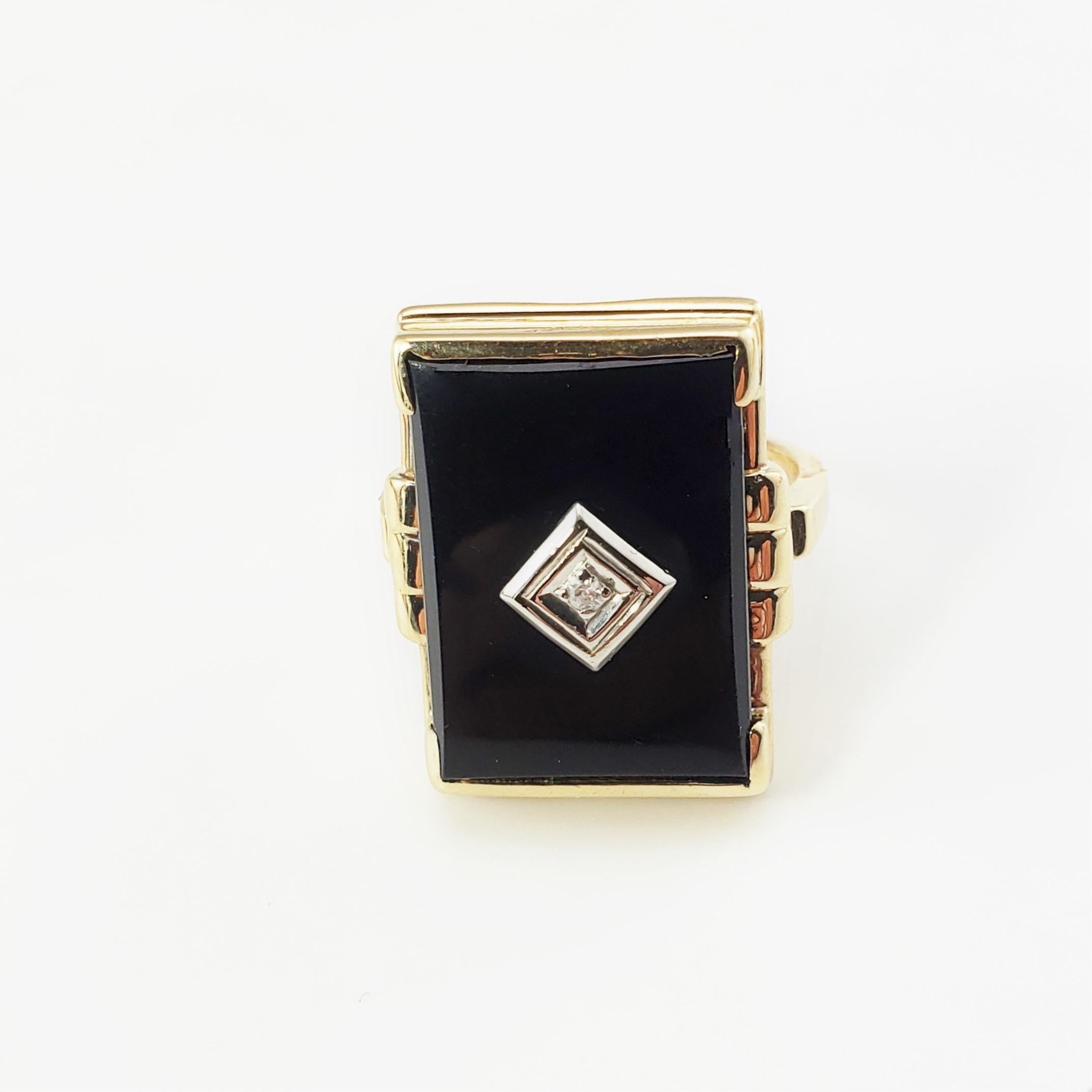 10 Karat Yellow Gold Onyx and Diamond Ring Size 6-

This lovely ring features one rectangular onyx stone and one round single cut diamond set in classic 10K yellow gold.  Top of ring measures 21 mm x 16 mm.  Shank measures 2 mm.

Total diamond