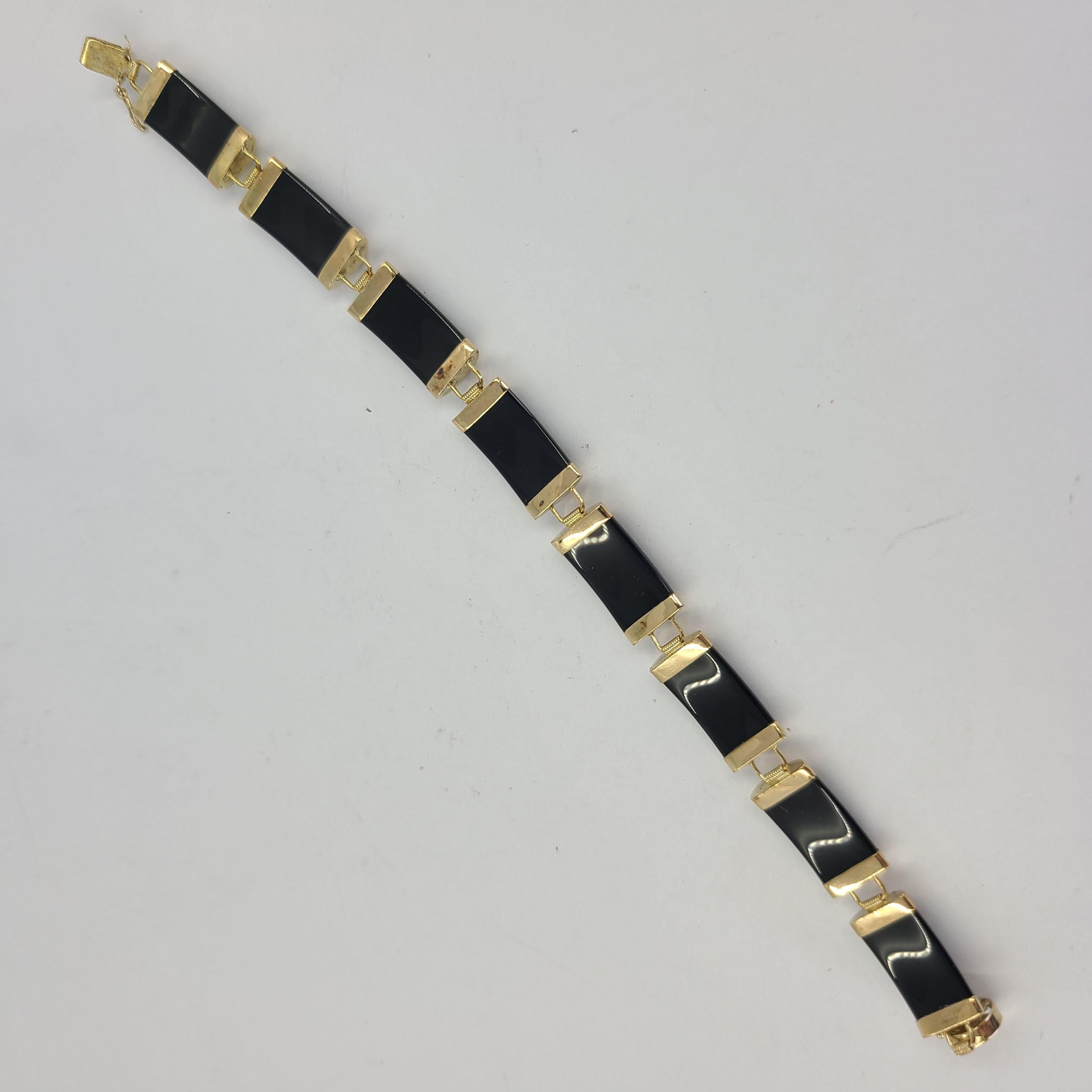 Cabochon 10 Karat Yellow Gold Onyx Bracelet