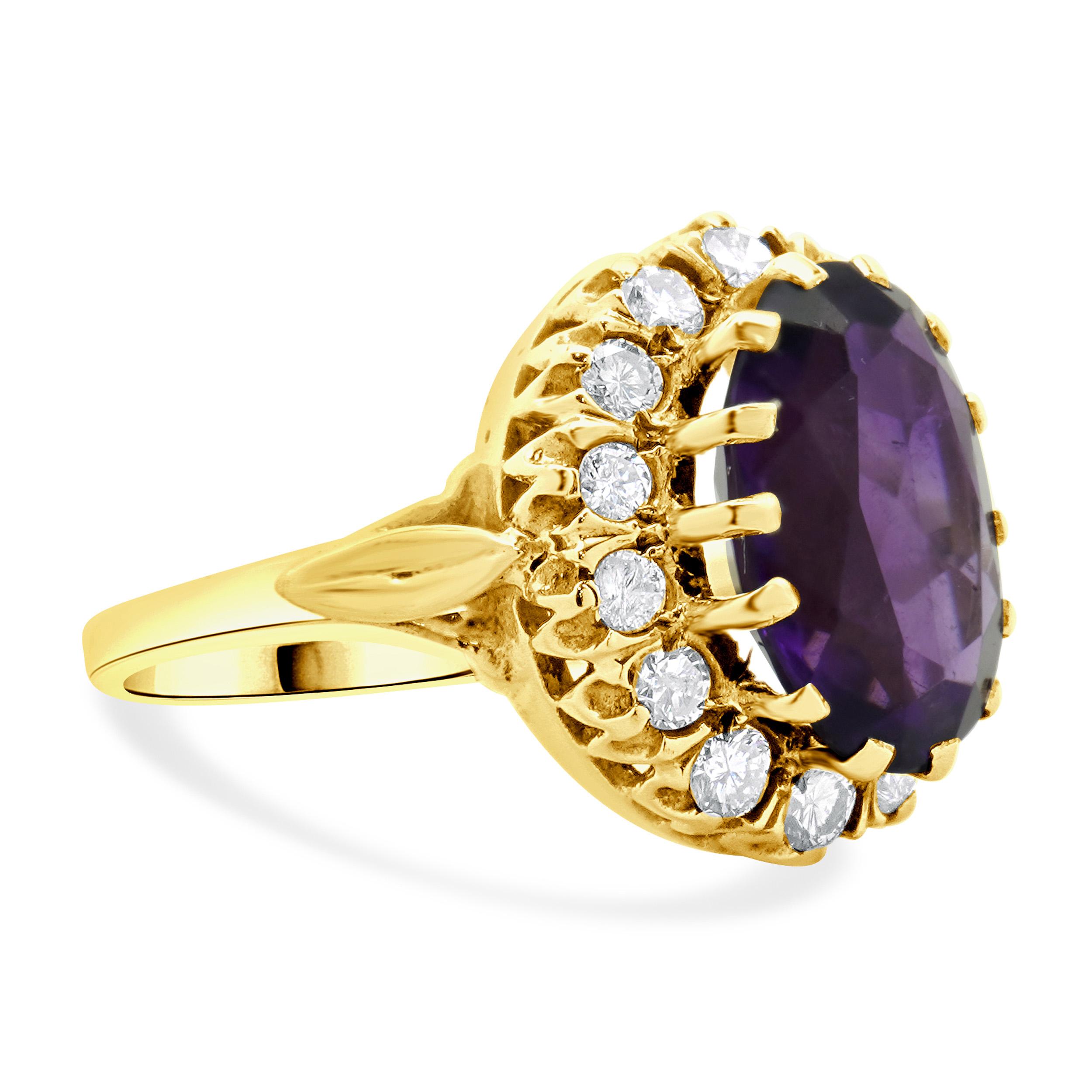 10 Karat Yellow Gold Oval Amethyst and Diamond Cocktail Ring In Excellent Condition For Sale In Scottsdale, AZ