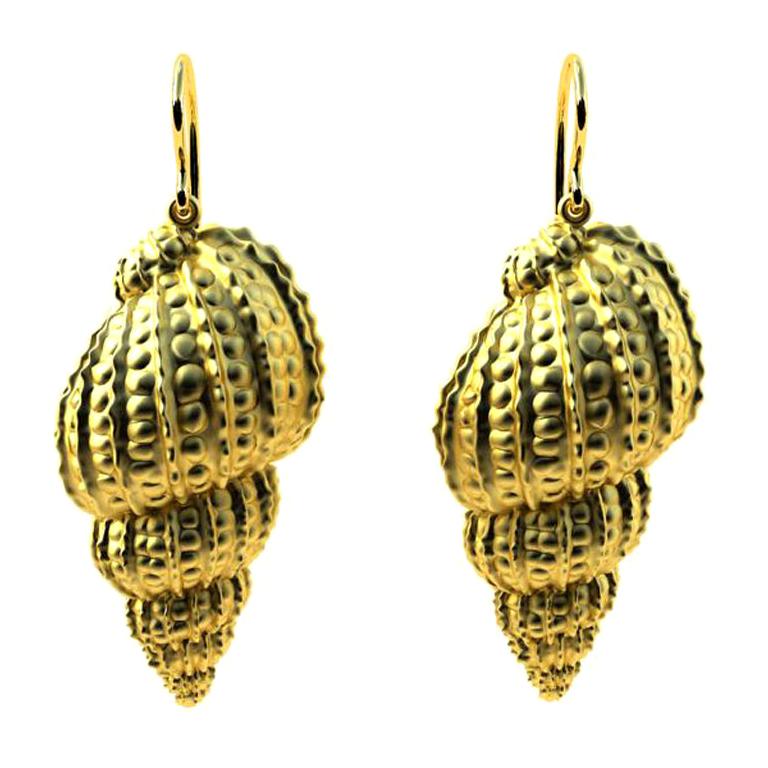 Boucles d'oreilles en or jaune 10 carats à pois en forme de coquillage en vente