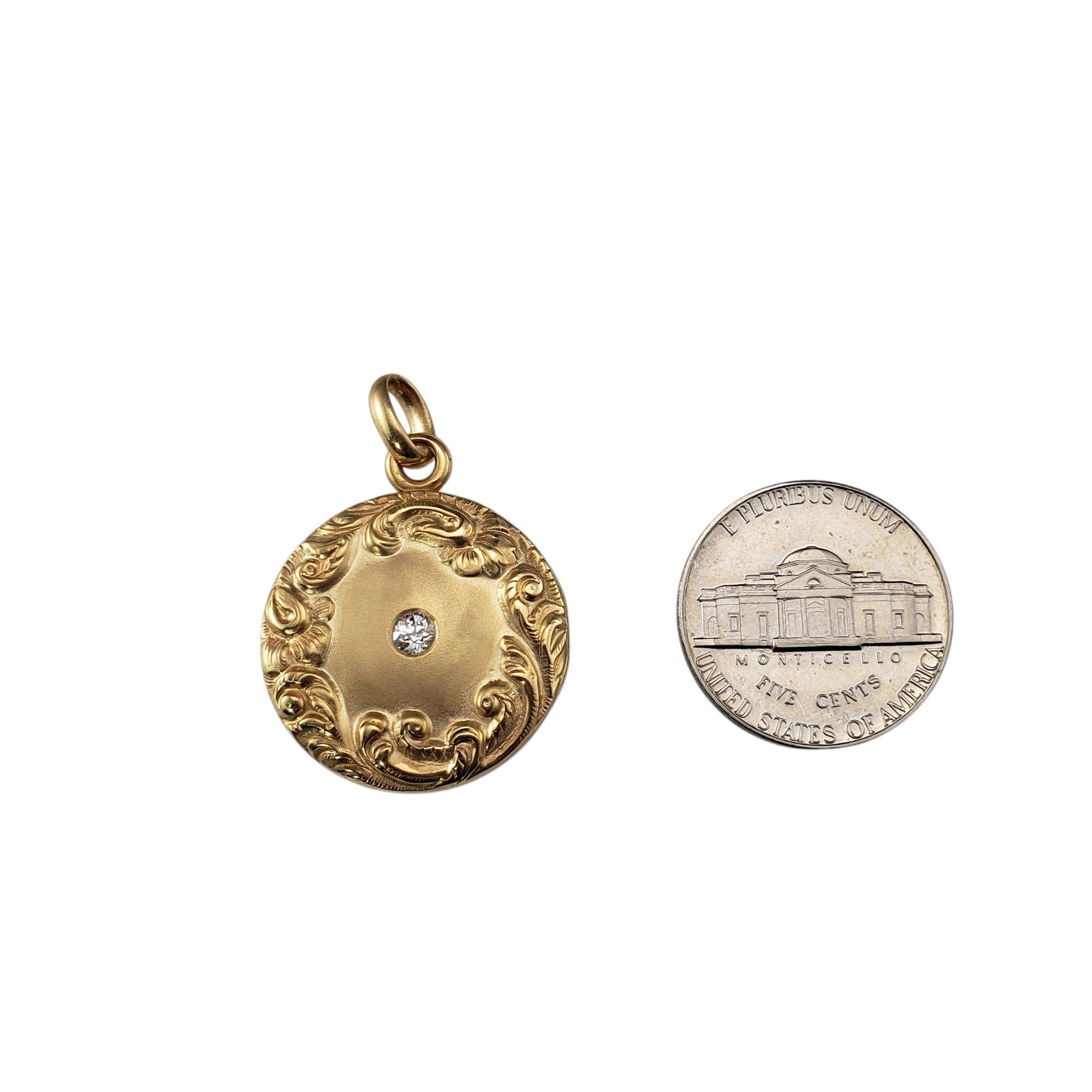 Pendentif en or jaune 10 carats avec diamant repoussé #21424 en vente 1