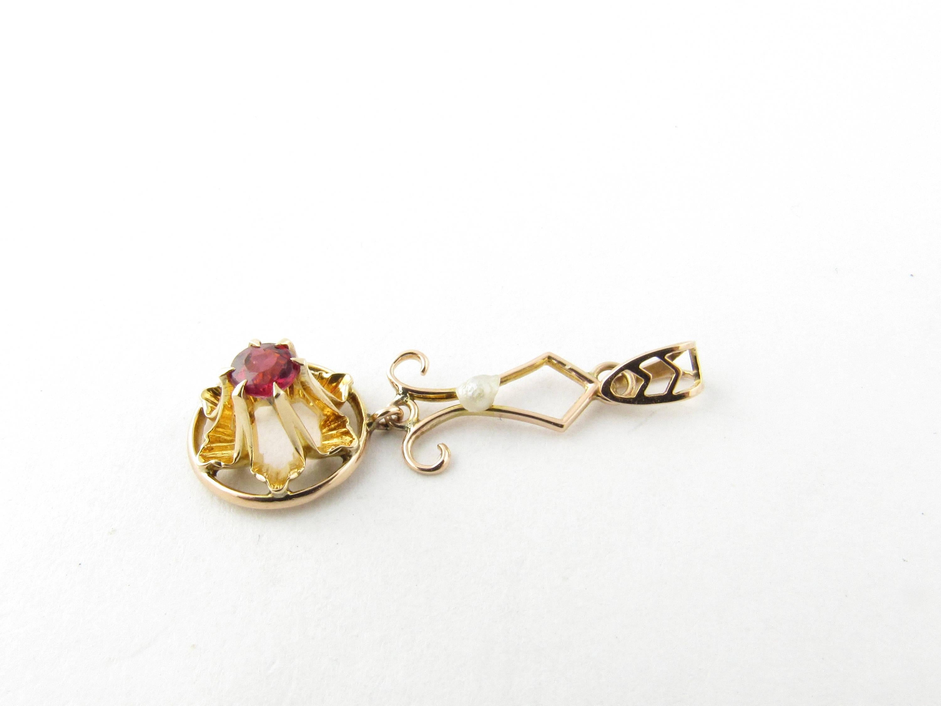 Vintage 10 Karat Yellow Gold Ruby and Pearl Pendant-

This lovely pendant features one round ruby (5 mm) accented with one seed pearl and set in beautifully detailed 10K yellow gold.

Size: 22 mm x 10 mm (actual pendant)

Weight: 0.5 dwt. / 0.9