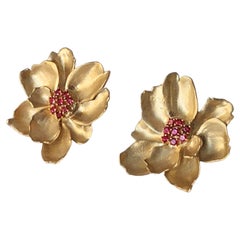 Boucles d'oreilles fleur sauvage en or jaune 10 carats et rubis