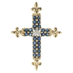 Pendentif croix en or jaune 10 carats, saphir et diamants