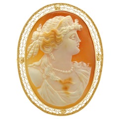 10 Karat Yellow Gold Shell Cameo Pendant With 14 Karat Yellow gold Bail