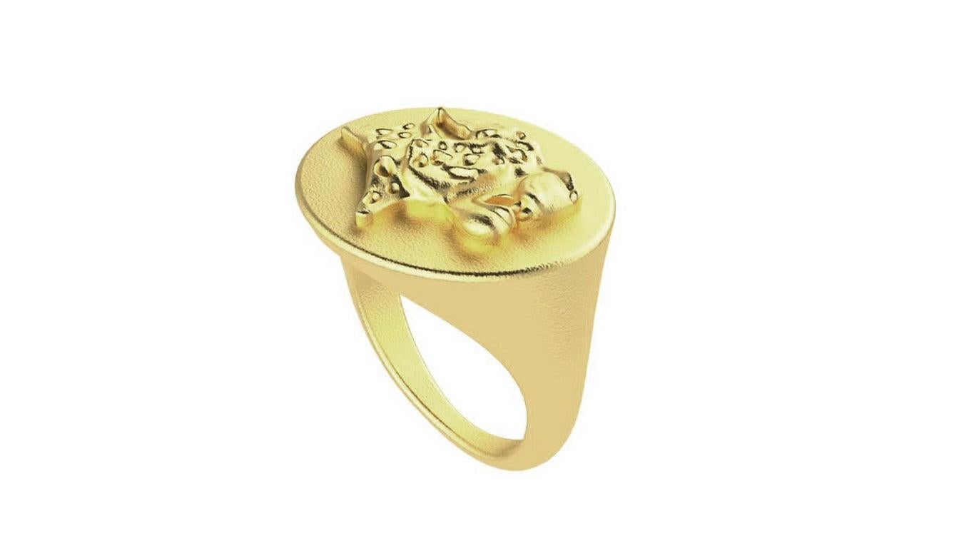 For Sale:  10 Karat Yellow Gold Spotted Leopard Signet Ring 4