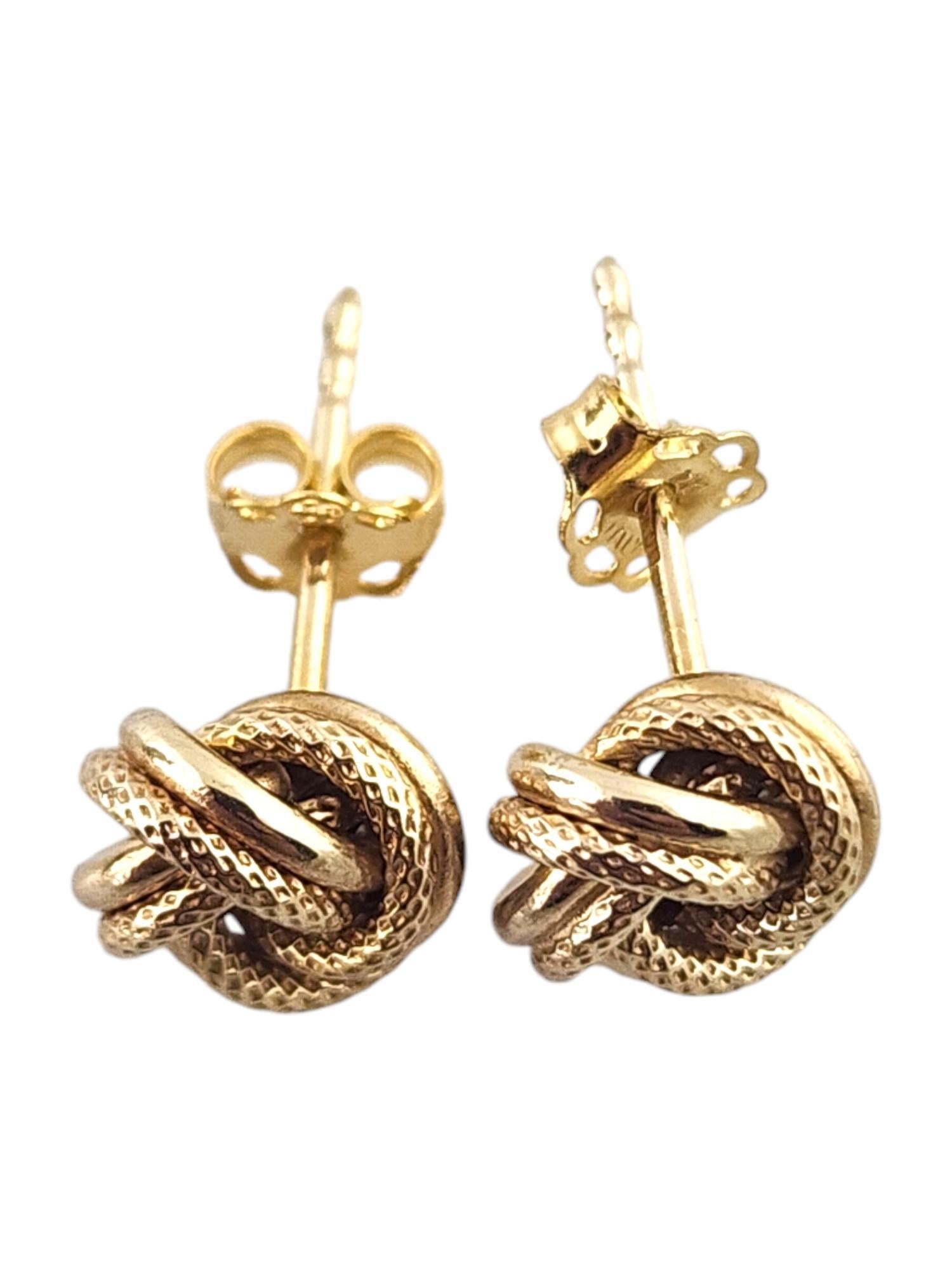 10 Karat Yellow Gold Textured Love Knot Stud Earrings

This beautiful set of stud earrings are in a knot shape with a textured pattern all crafted from 10K yellow gold!

Size: 8.7mm X 8.85mm X 5.0mm

Weight: 0.71 g/ 0.46 dwt

Hallmark: 10K F

Very