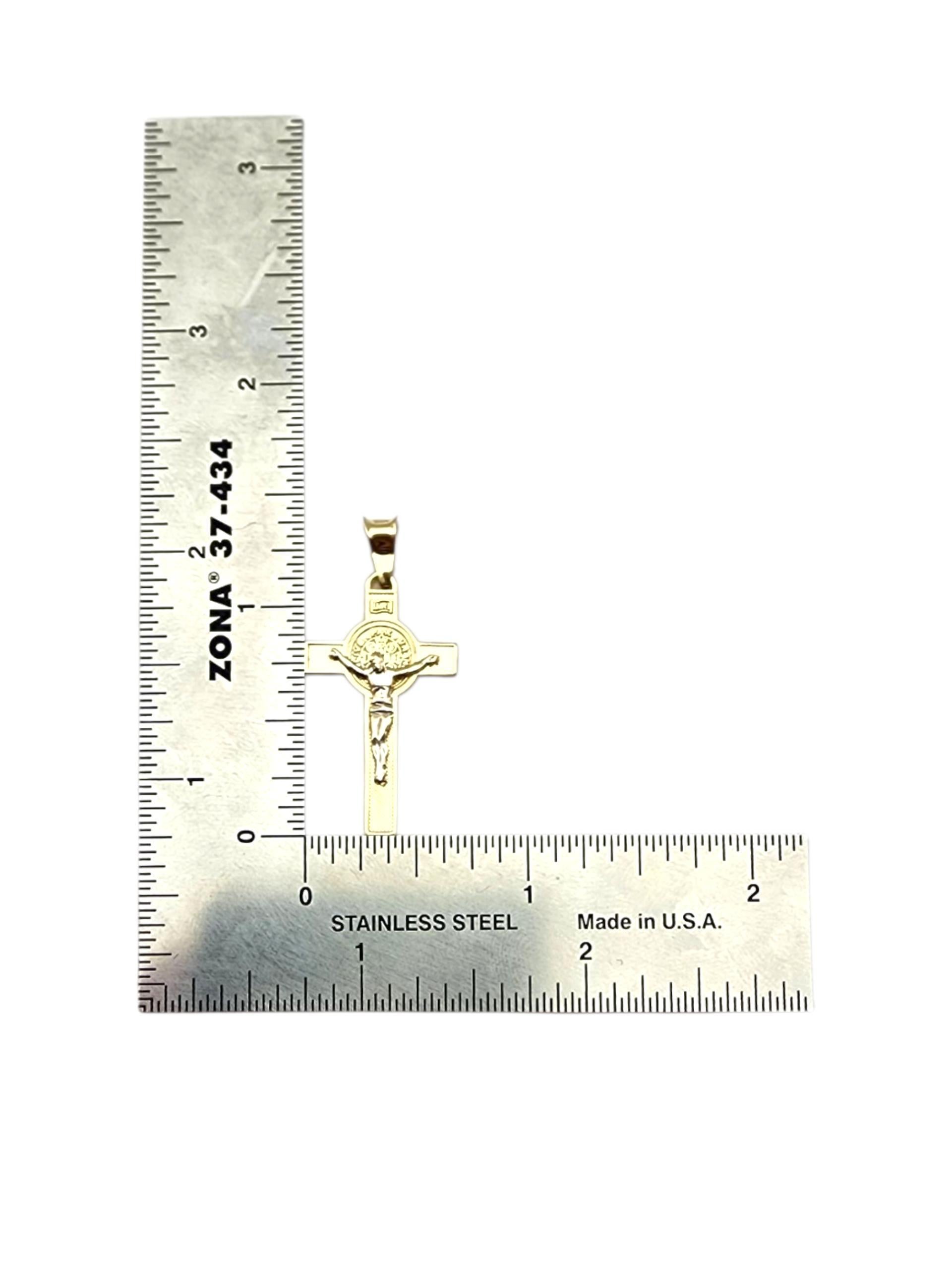 Pendentif crucifix en or jaune 10 carats #23078 en vente 2