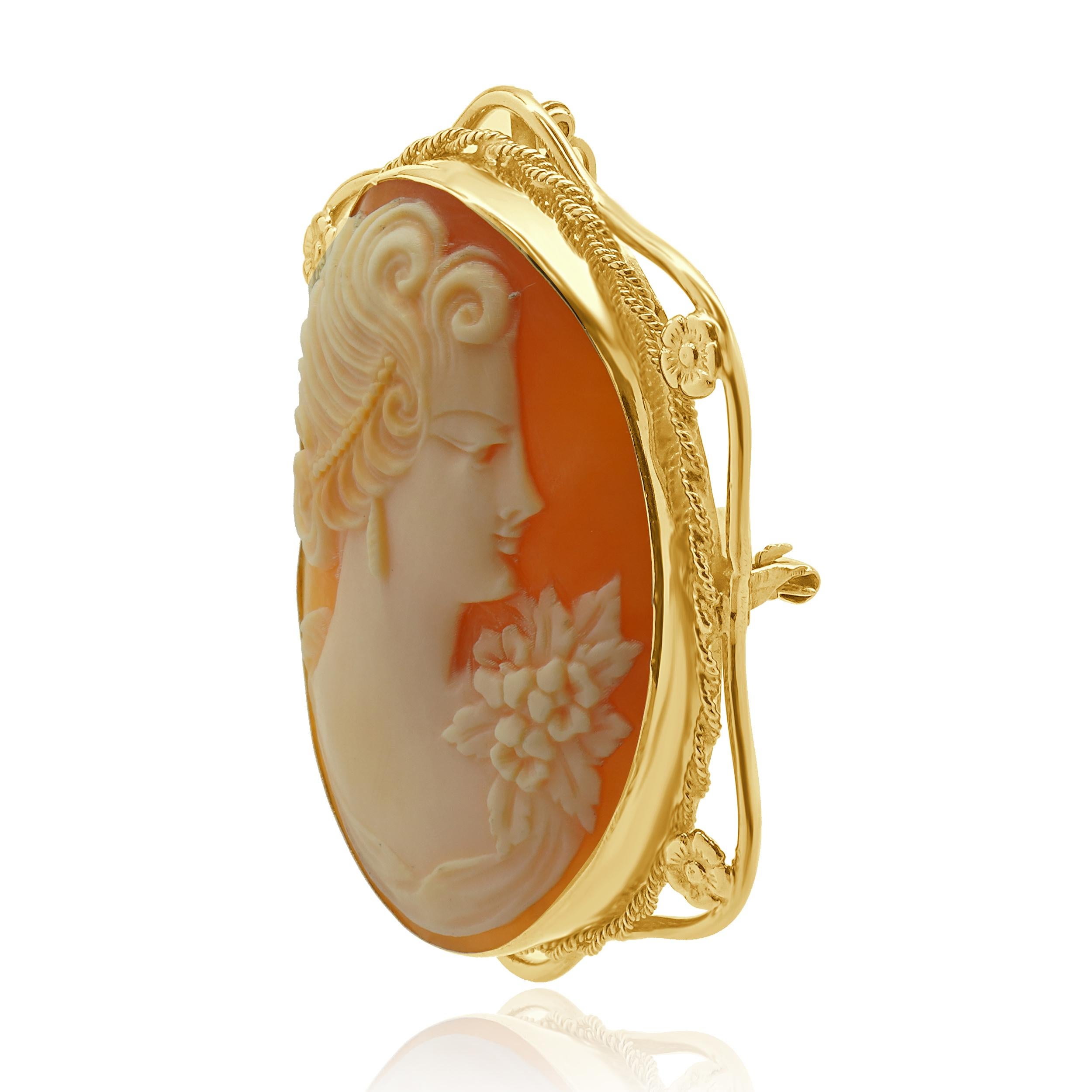 10 Karat Yellow Gold Vintage Cameo Pin In Excellent Condition For Sale In Scottsdale, AZ