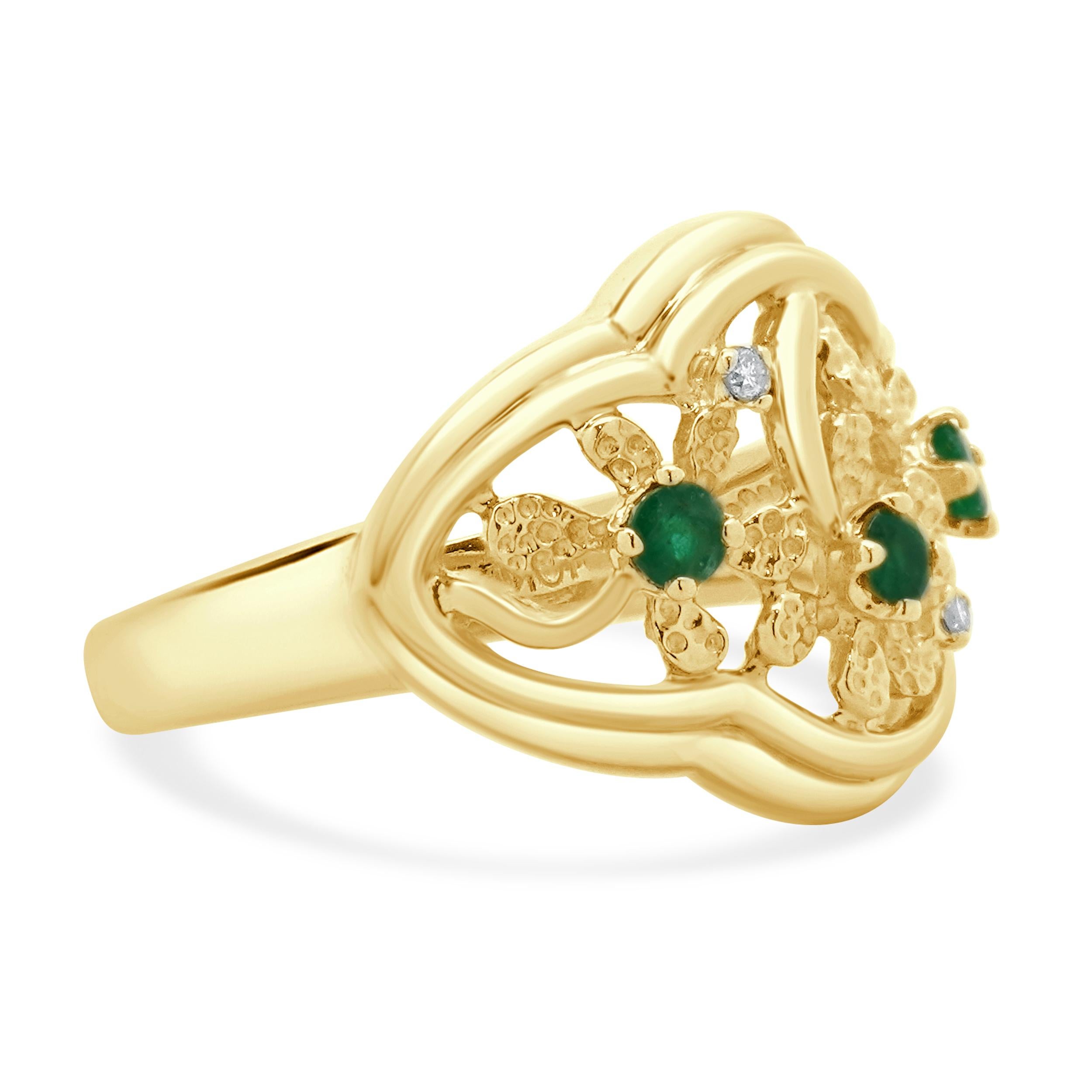 Round Cut 10 Karat Yellow Gold Vintage Emerald and Diamond Floral Cutout Ring For Sale