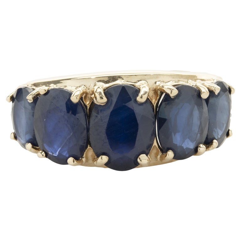 10 Karat Yellow Gold Vintage Sapphire Ring For Sale at 1stDibs