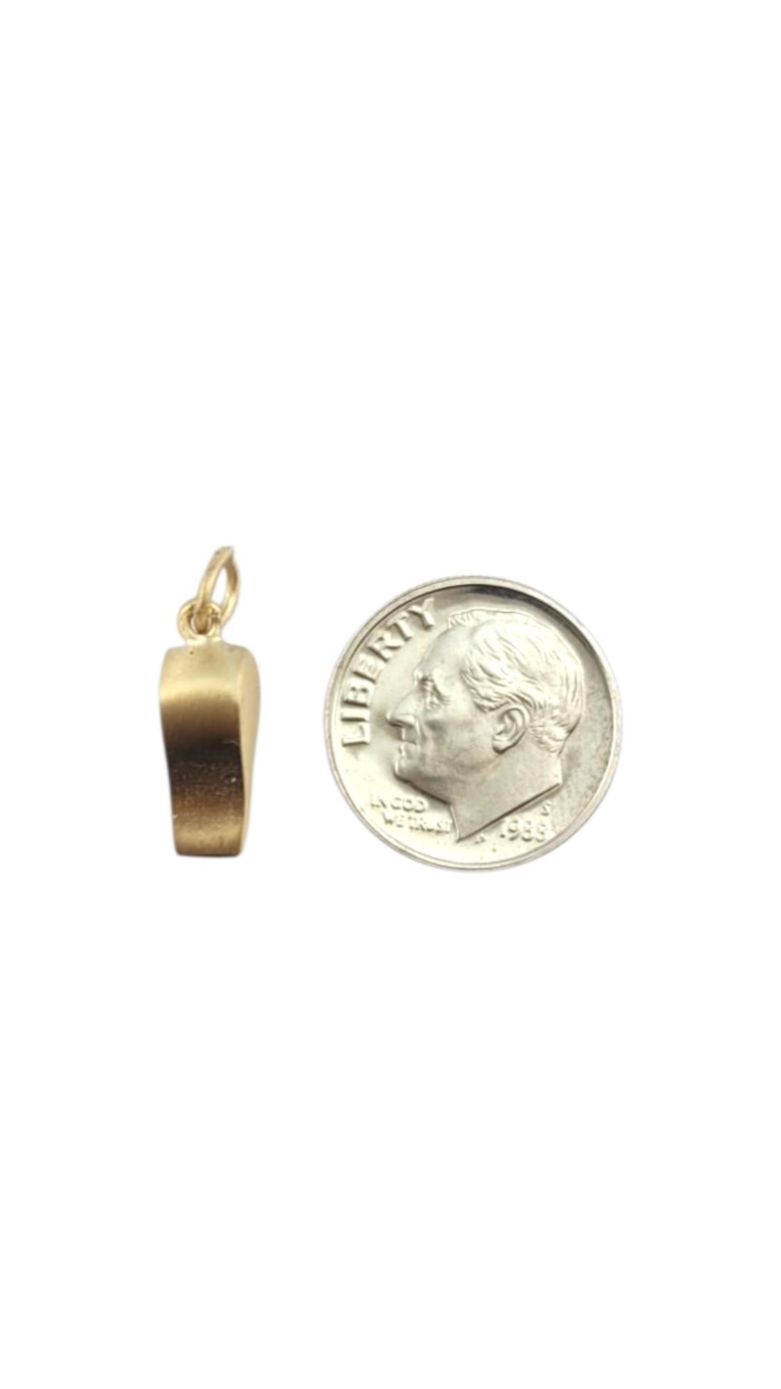 Charm en or jaune 10 carats avec sifflet #22256 en vente 2
