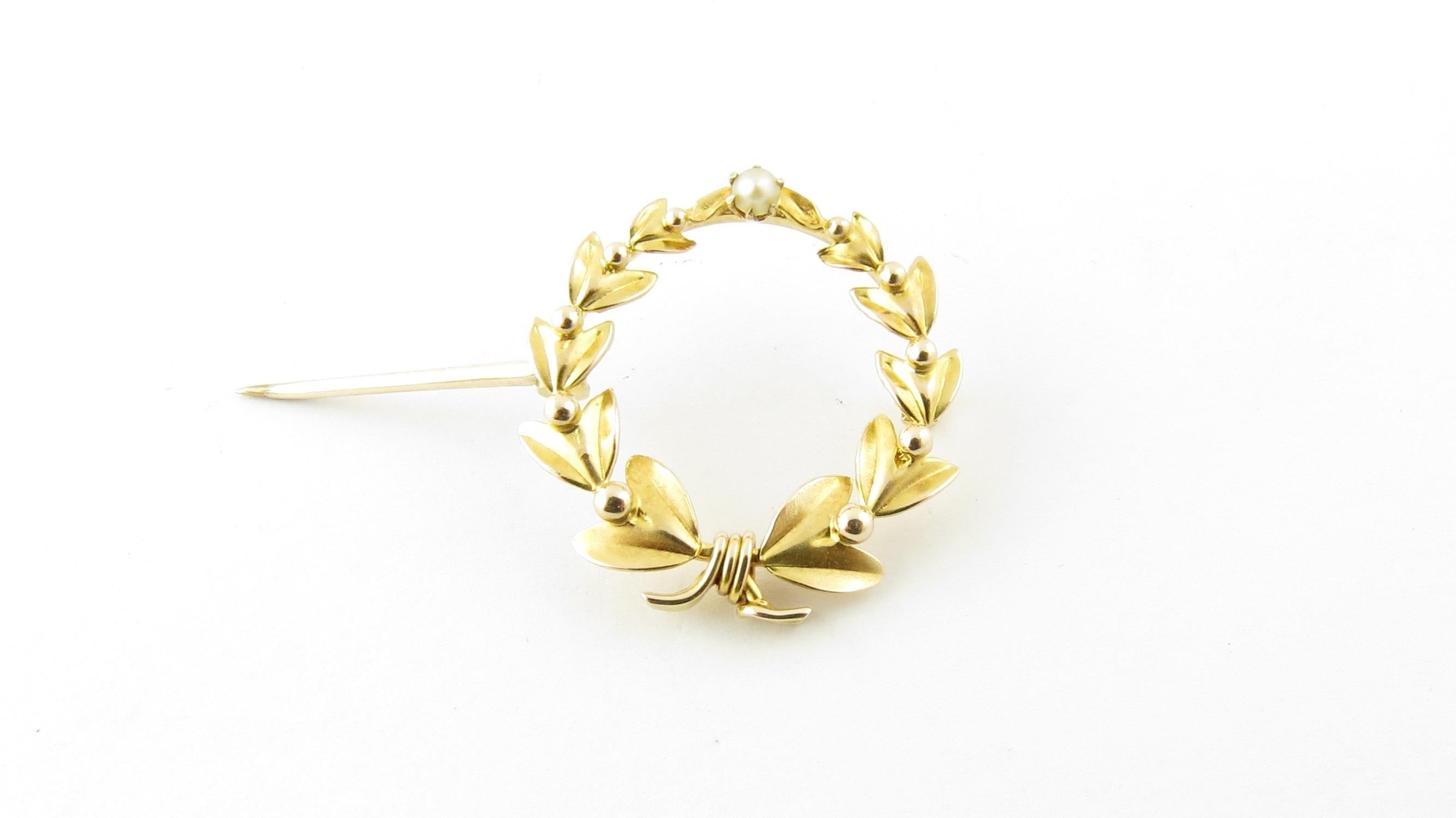 Vintage 10 Karat Yellow Gold Wreath Pin/Brooch

This lovely brooch features a beautifully detailed wreath accented with one seed pearl crafted in classic 10K yellow gold.

Size: 21 mm

Weight: 1.2 dwt. / 1.9 gr.

Acid tested for 10K gold.

Very good