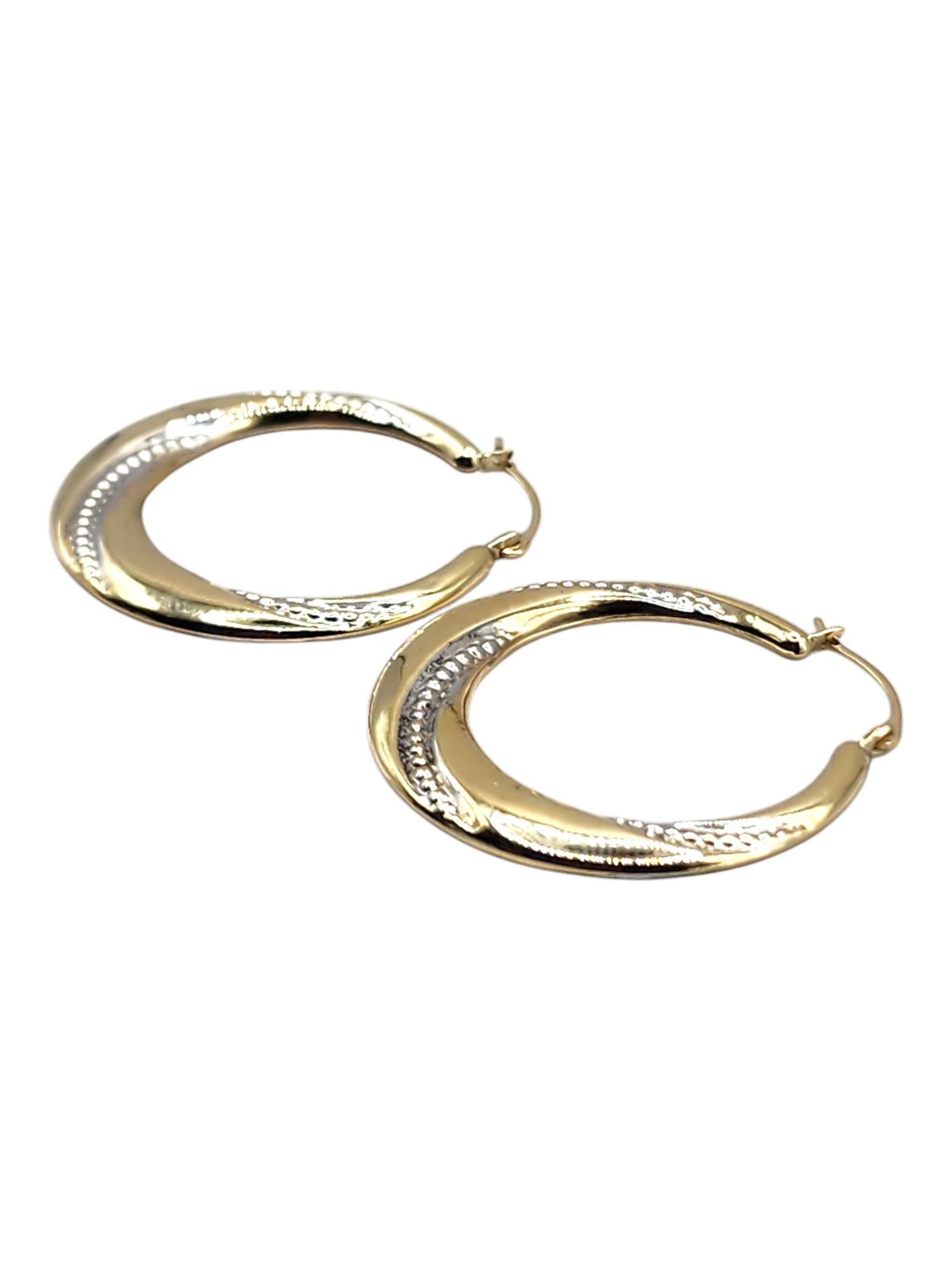 Créoles en or jaune et blanc 10 carats #20445 Bon état - En vente à Washington Depot, CT