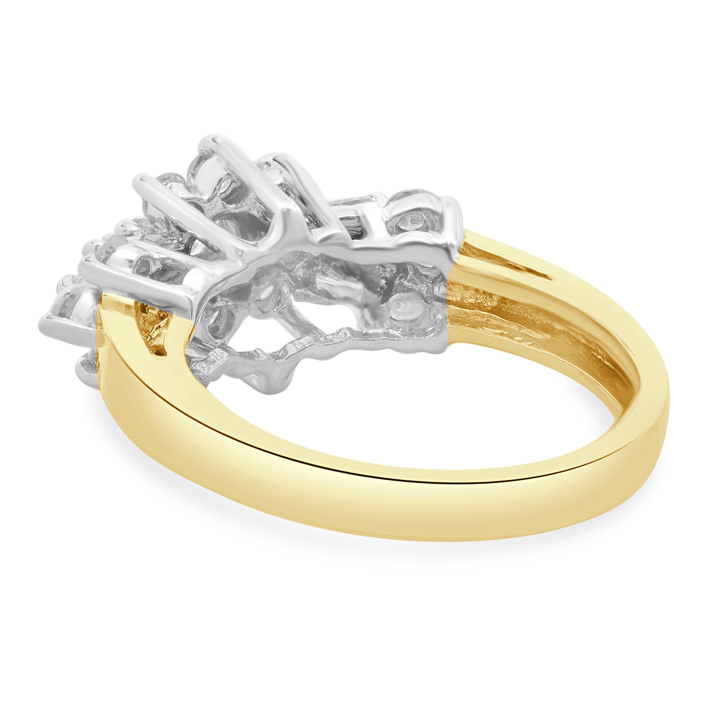 Taille ronde Bague grappe de diamants vintage en or jaune et blanc 10 carats en vente