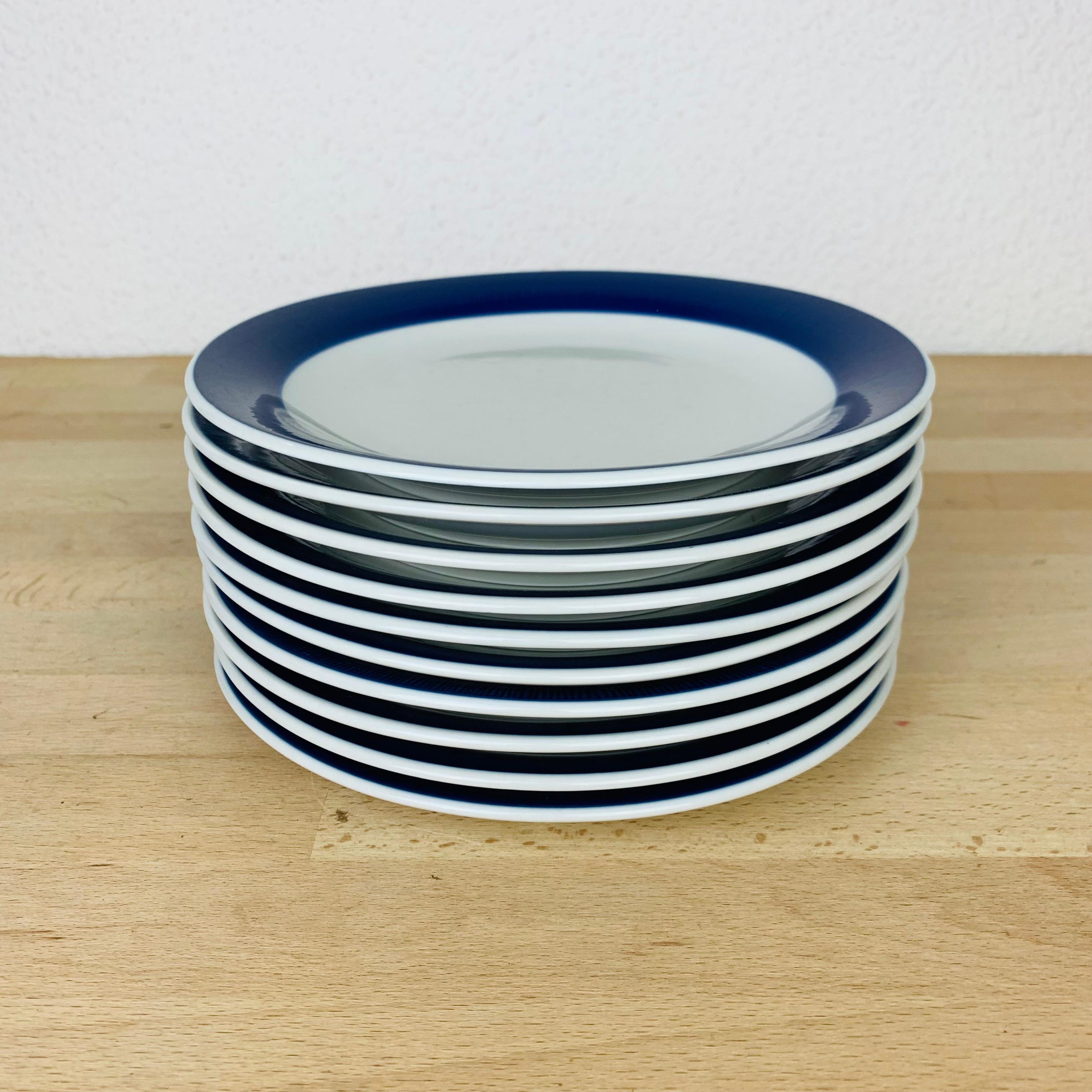 Set of ten Koka dessert/cake plates by Hertha Bengtson for Rörstrand Sweden, manufactured in the 1960's.

Slight wear due to its age and use, no chip, no crack. 

Measurements : diameter 19 cm, height 2 cm. 