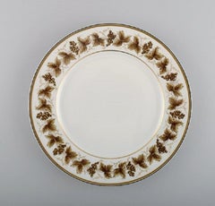 10 assiettes plates en porcelaine de Limoges avec vignes peintes à la main