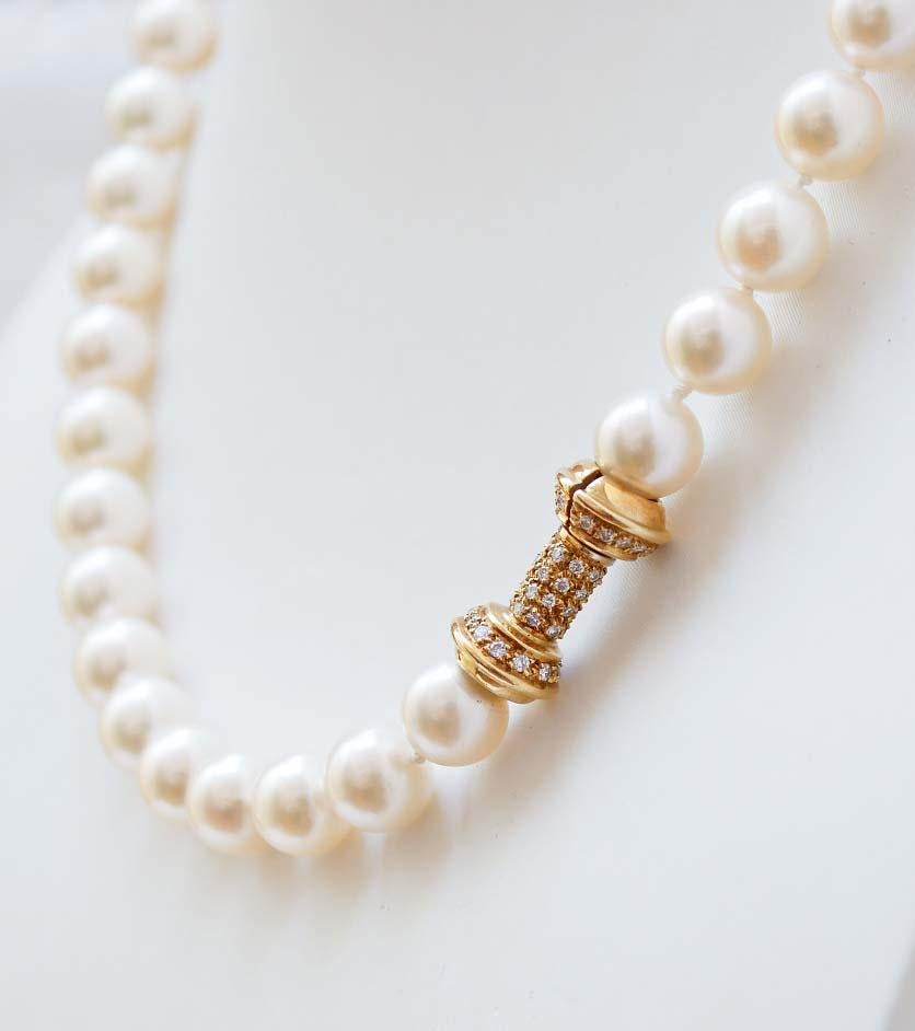 Rétro 10 Mm Pearls, Diamonds, 18 Karat Yellow Gold Beaded Necklace. in vendita