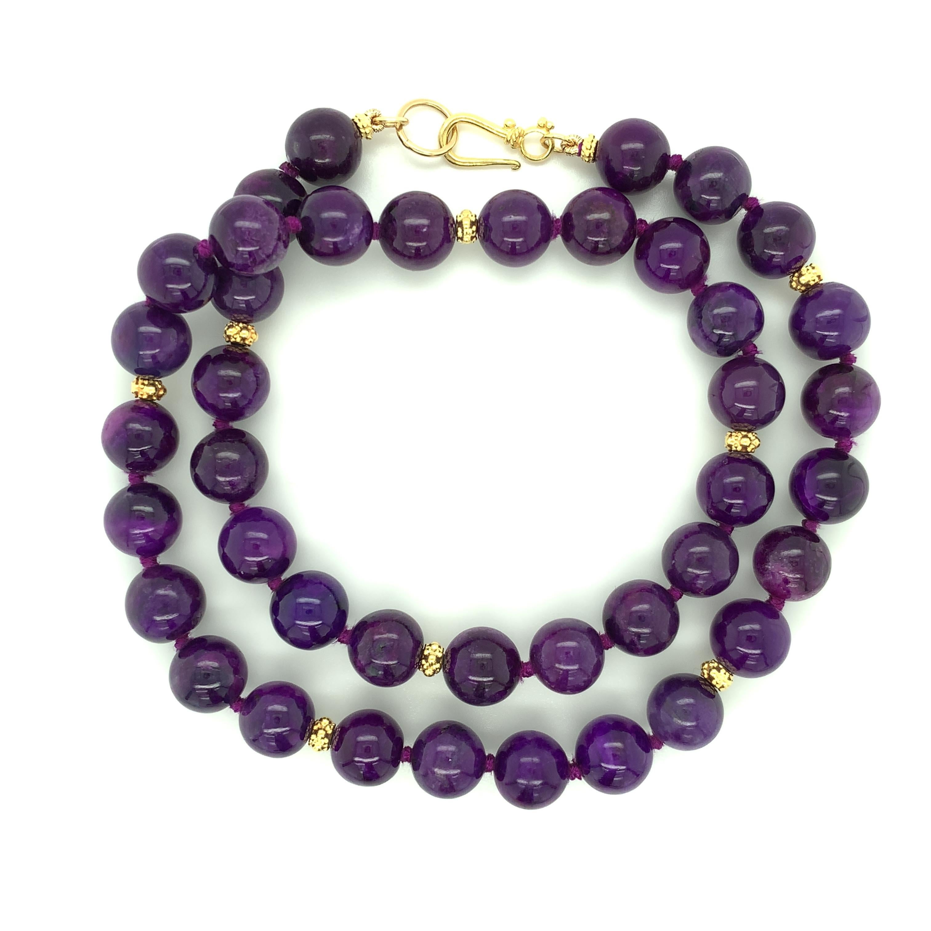 Hilo de cuentas redondas de sugilita de 10,00 mm con separadores de oro amarillo, 18,5 pulgadas Artesano en venta