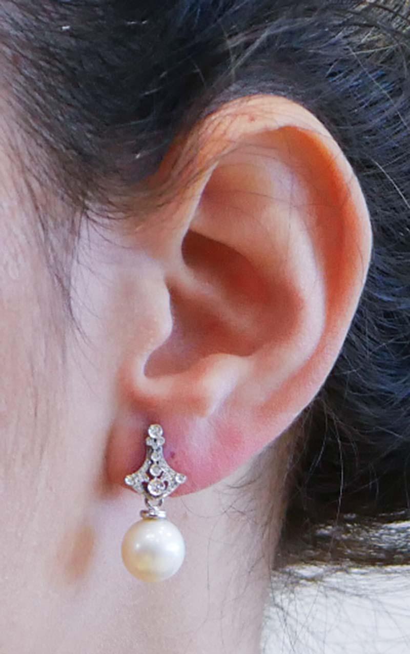 10 Mm White Pearls, Diamonds, 14 Karat White Gold Earrings. In Good Condition In Marcianise, Marcianise (CE)